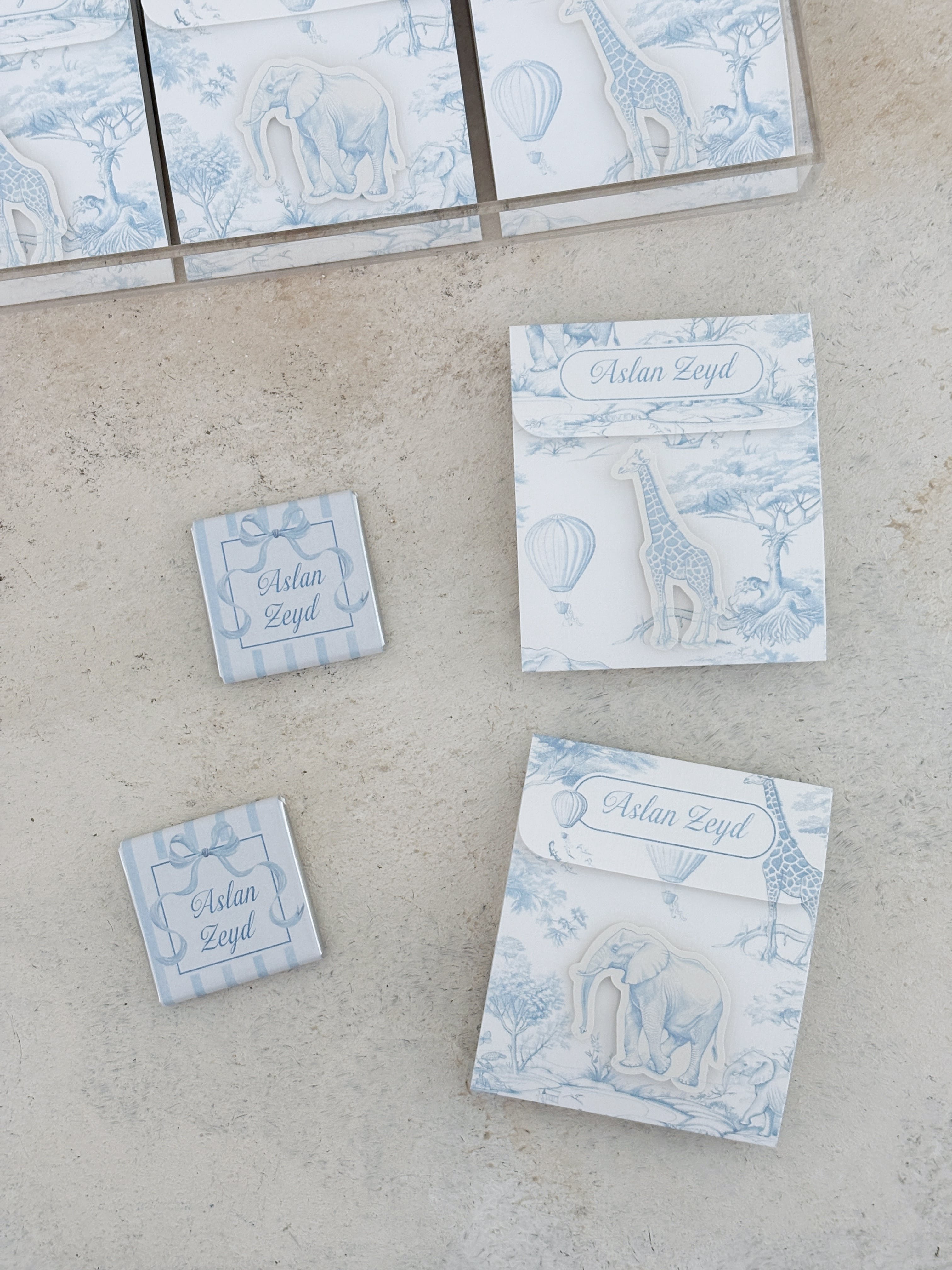 Chinoserie Baby Toile De Jouy Light Blue Kartlı Madlen Çikolata