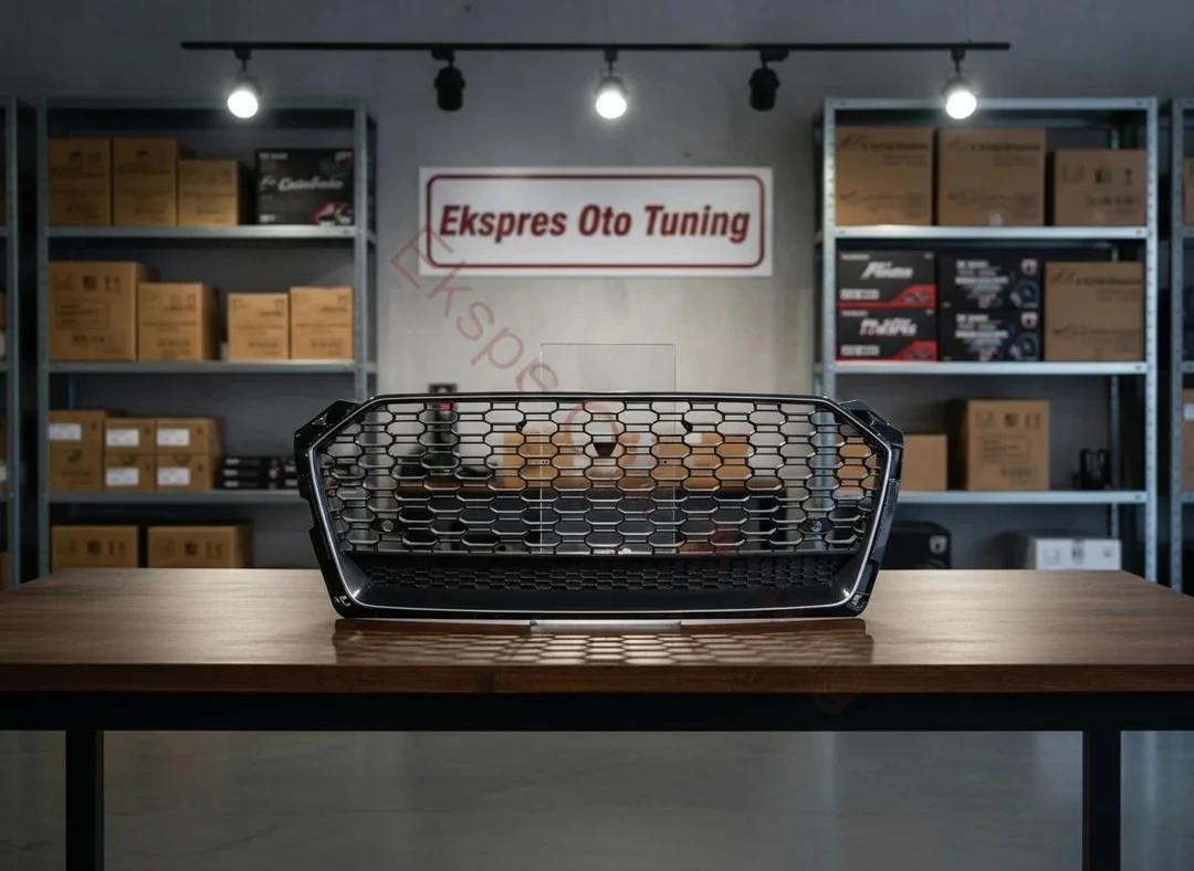 Audi A5 Panjur (2016+ Uyumlu – RS5 Görünüm – Quattro Yazılı – Krom/Gri)