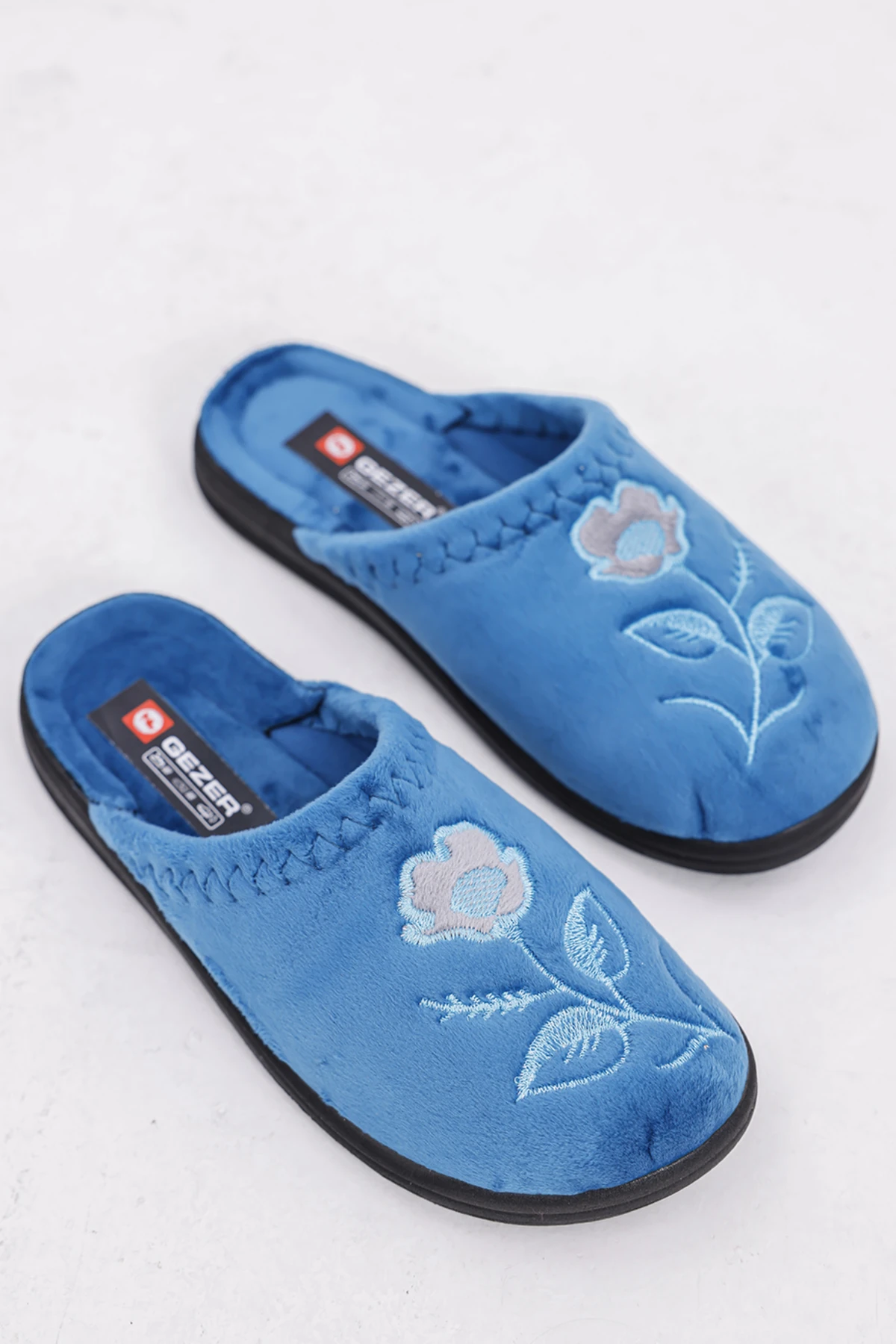 İşlemeli Desenli Peluş Astarlı Kapalı Ev Terliği Yumuşacık Kaymaz Taban