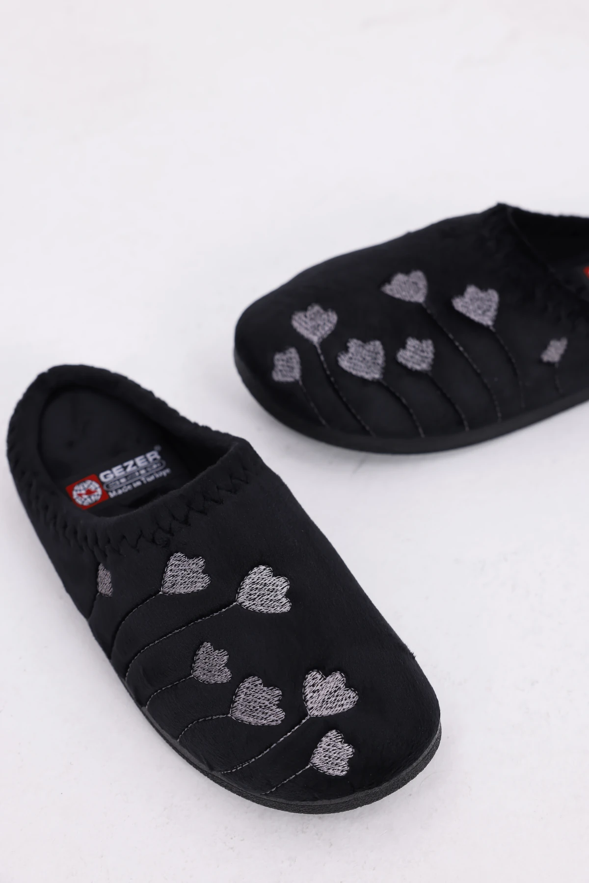 Yumuşacık İç Astarlı Nakış Motifli Kadın Terlik Kapalı Düz Tabanlı Şık Model