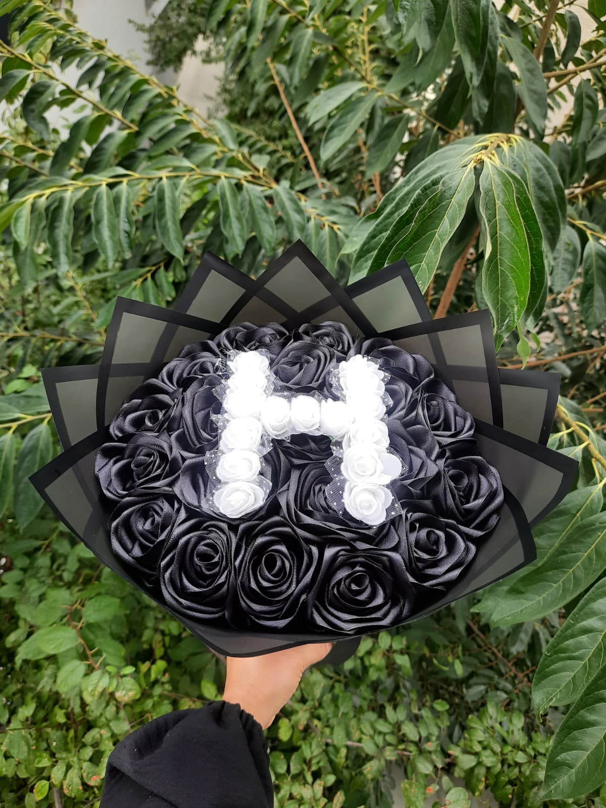 20 Lİ SOLMAYAN GÜL BUKETİ HARFLİ SİYAH GÜL DIŞI SİYAH