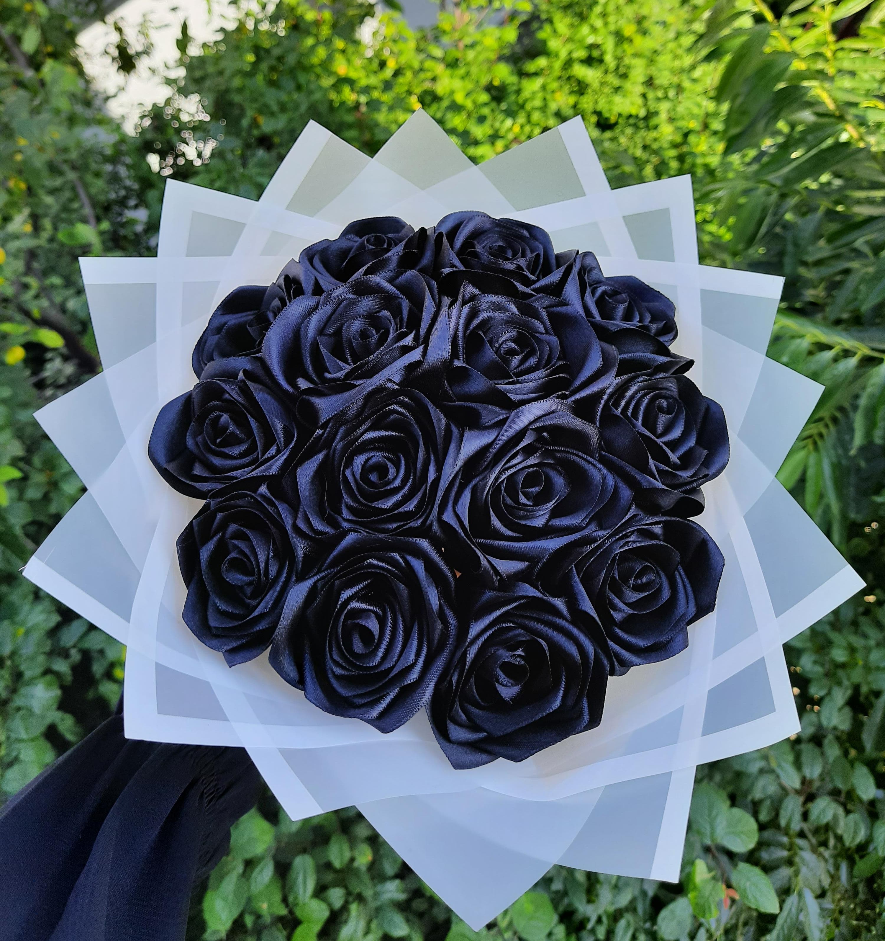 14 lü Solmayan Gül Buketi SİYAH GÜL DIŞI BEYAZ