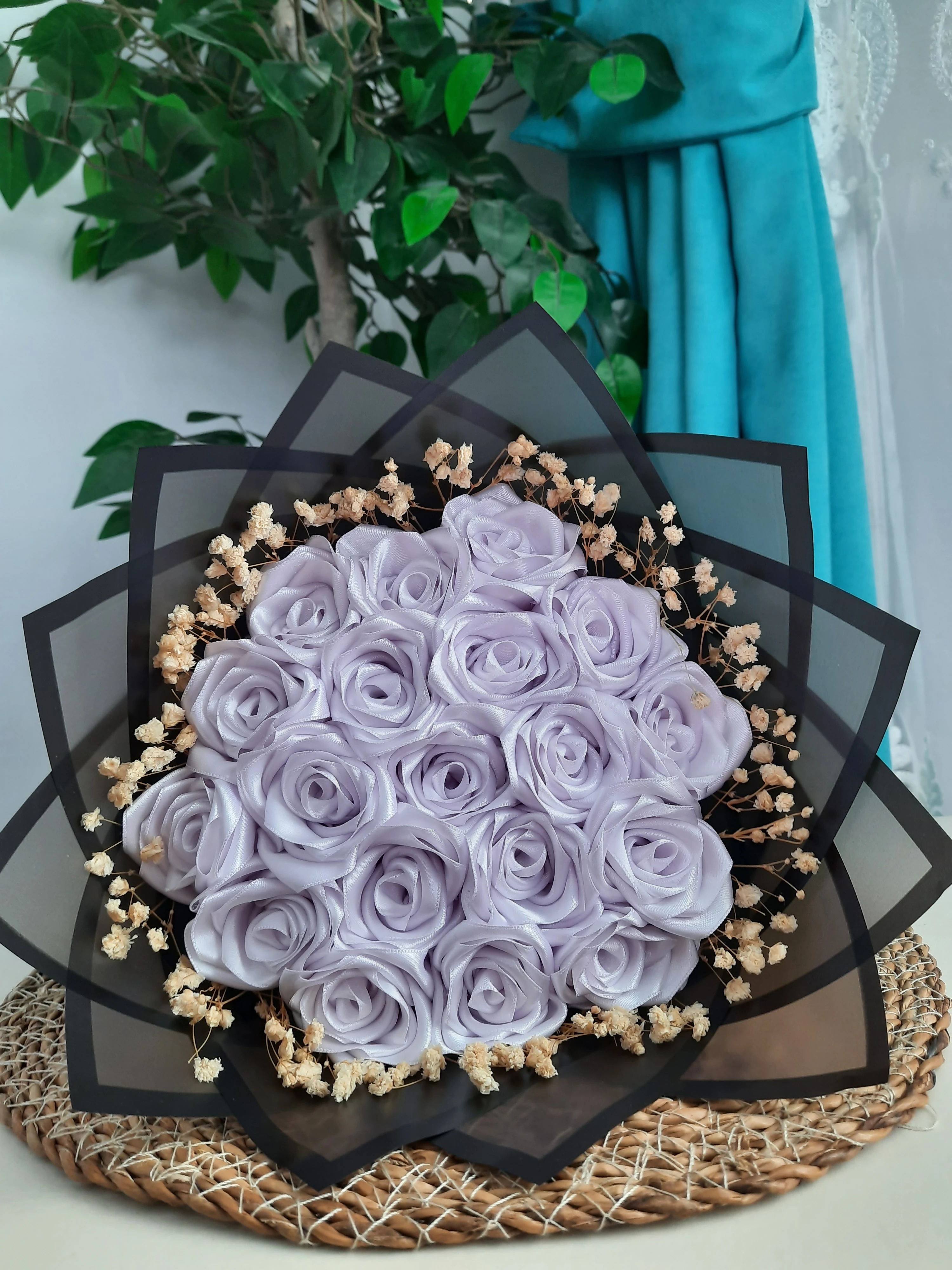 20 li Süslü ve Led Işıklı Gül Buketi BEYAZ