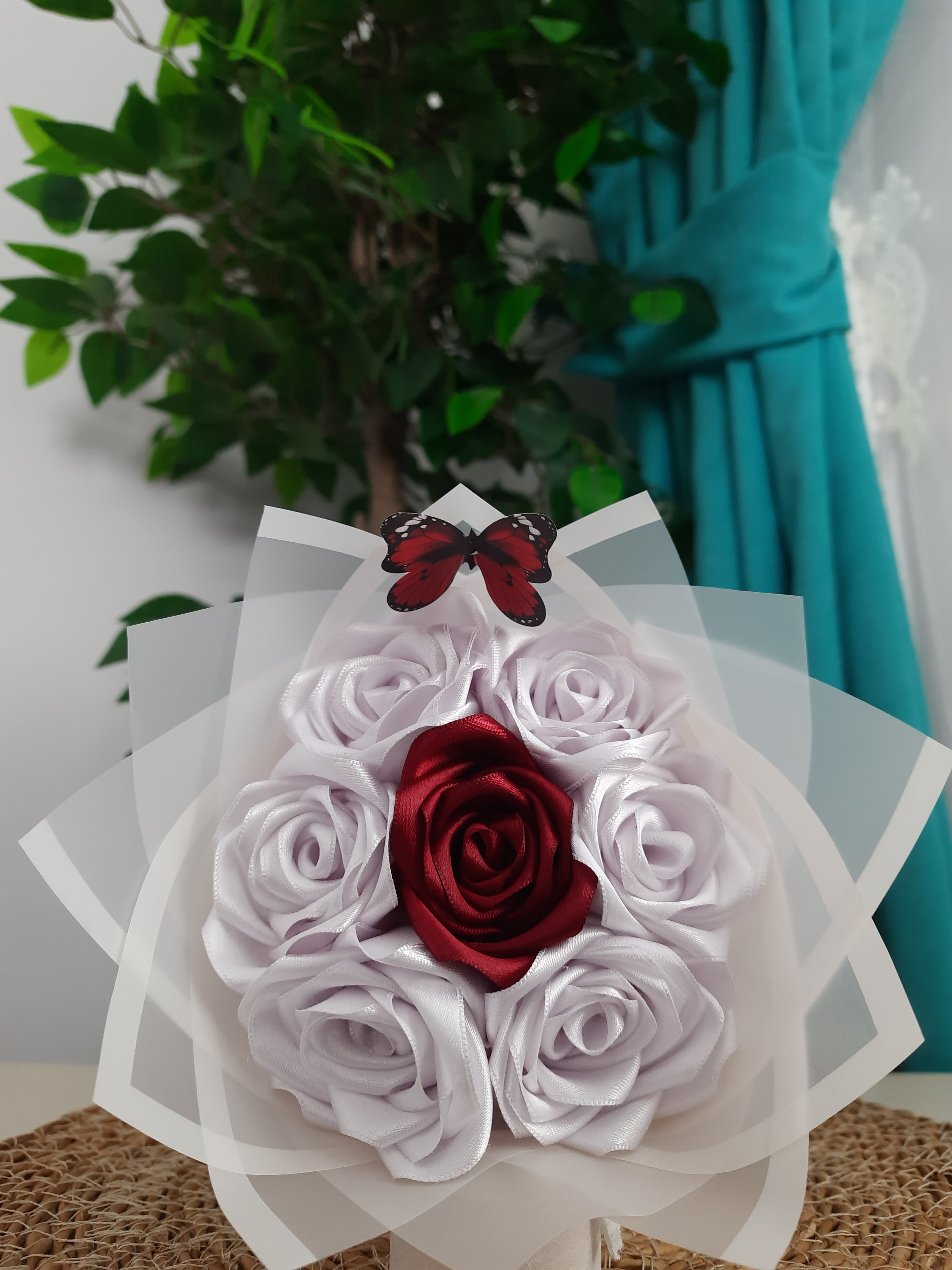 7 li Kelebekli Gül Buketi BEYAZ-BORDO