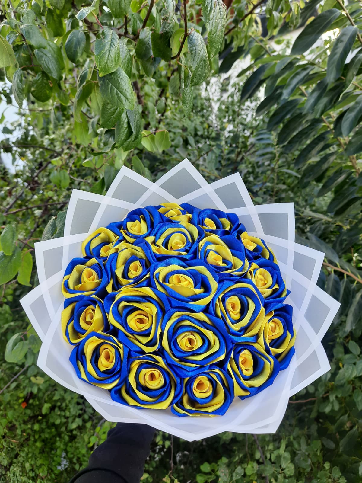 20 Lİ FENERBAHÇE TARAFTAR BUKETİ - LED IŞIKLI - DIŞI BEYAZ 