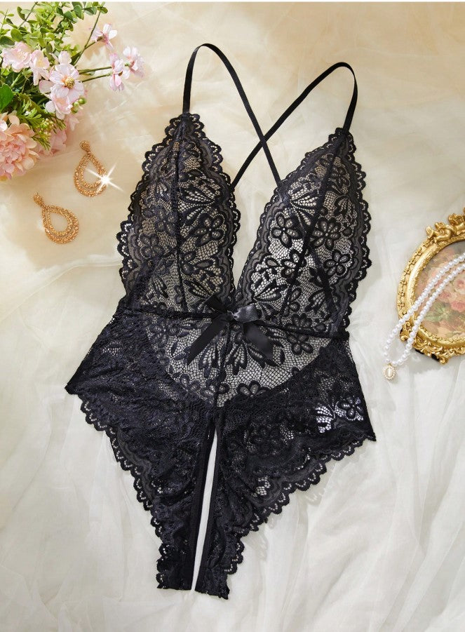 Gecenin Ritmi: Çiçek Dantelli Siyah Bodysuit