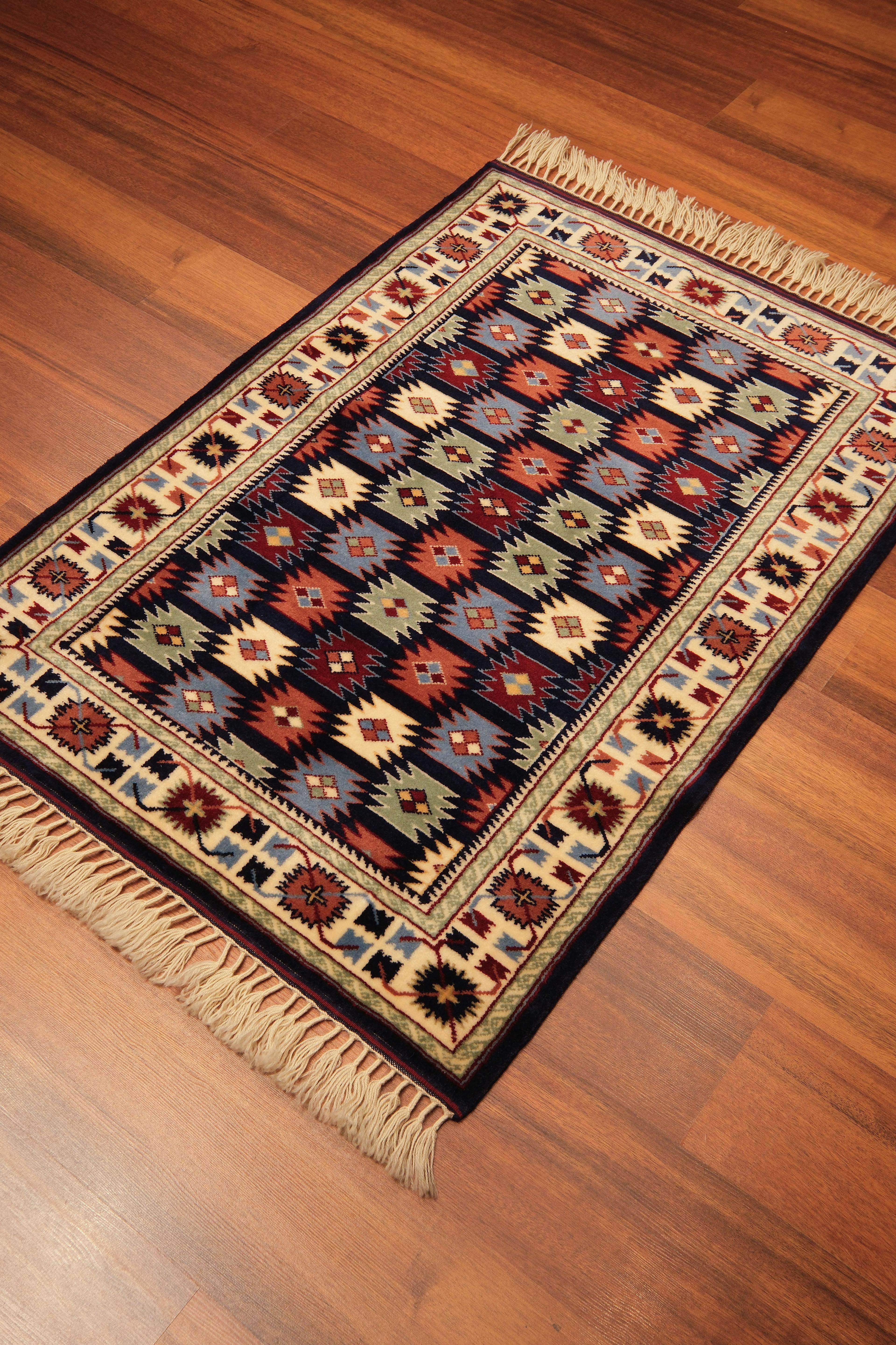 Öğretmenler Carpet Hand Woven Plain Antique Yoruk Carpet 6705