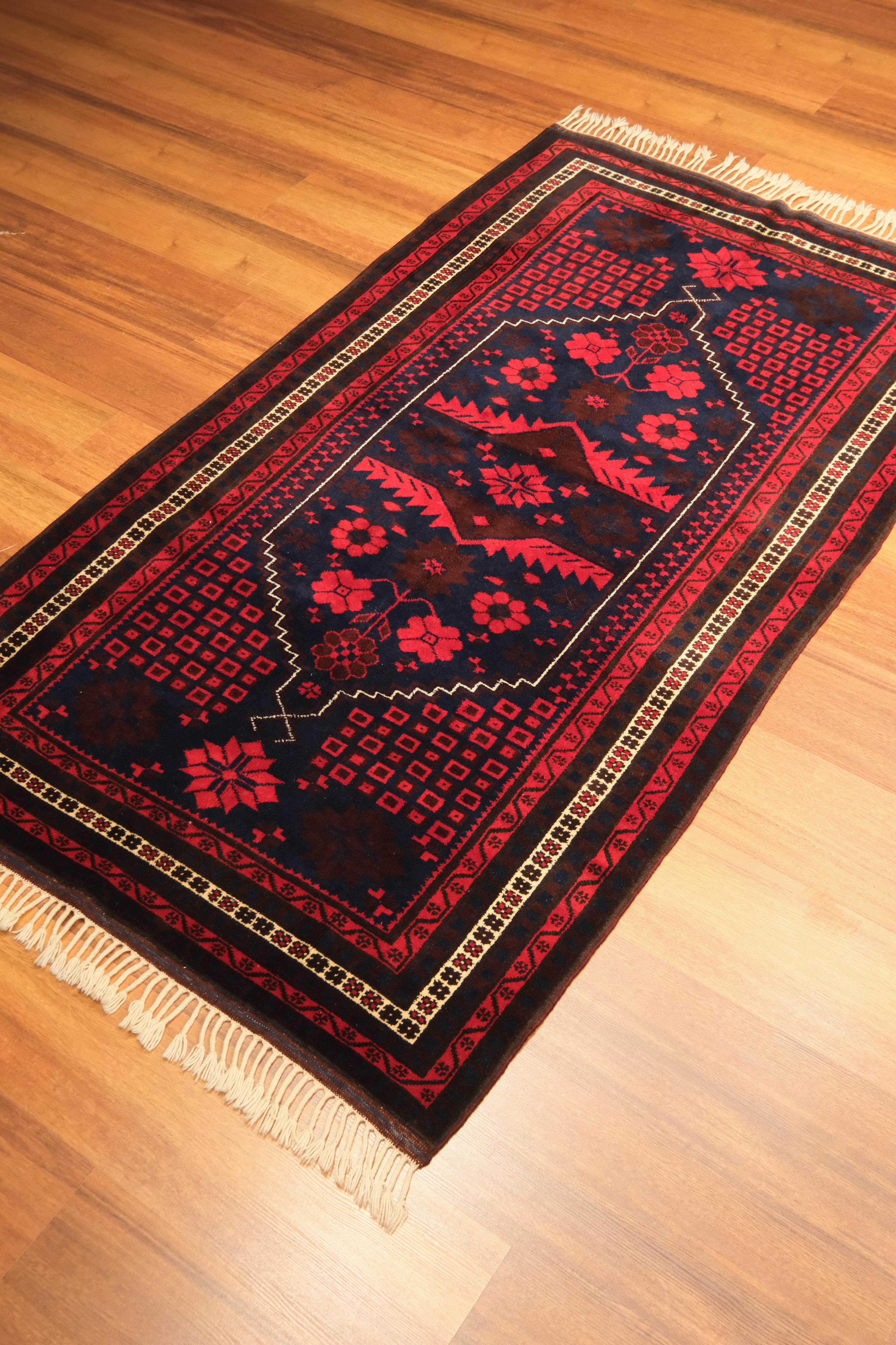 Öğretmenler Carpet Hand-Woven Yağcı Bedir Carpet 6174