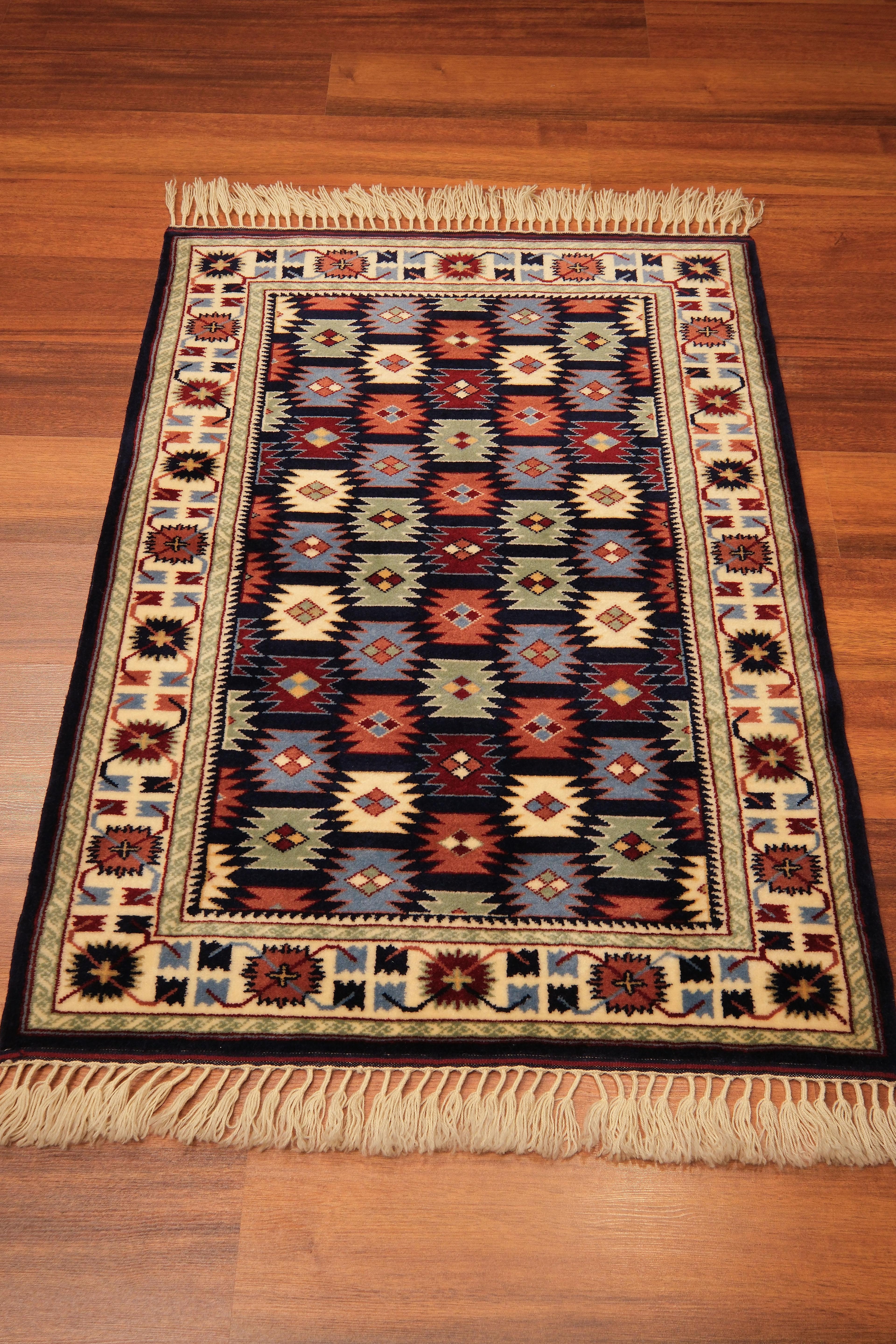 Öğretmenler Carpet Hand Woven Plain Antique Yoruk Carpet 6705