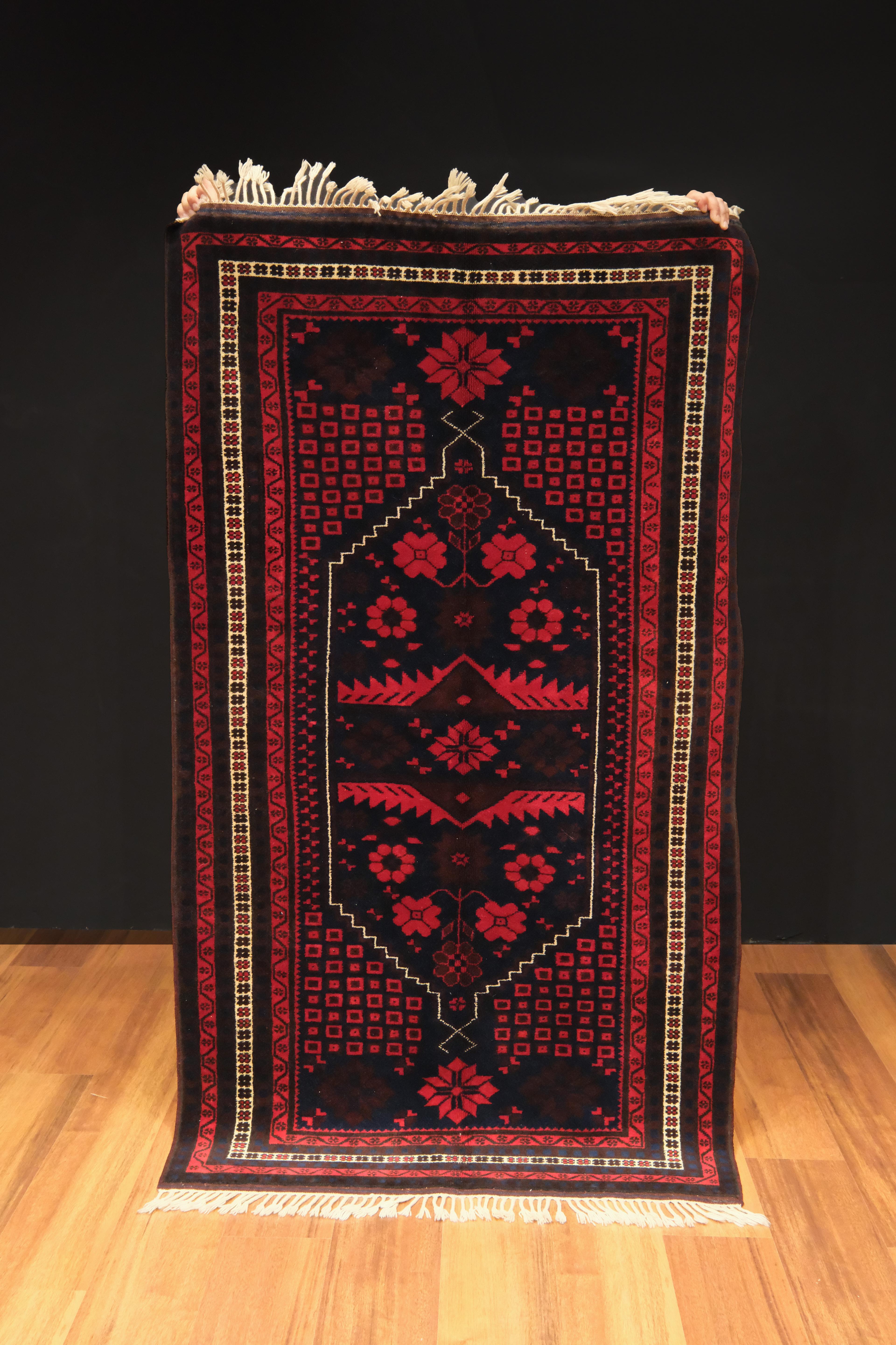 Öğretmenler Carpet Hand-Woven Yağcı Bedir Carpet 6174