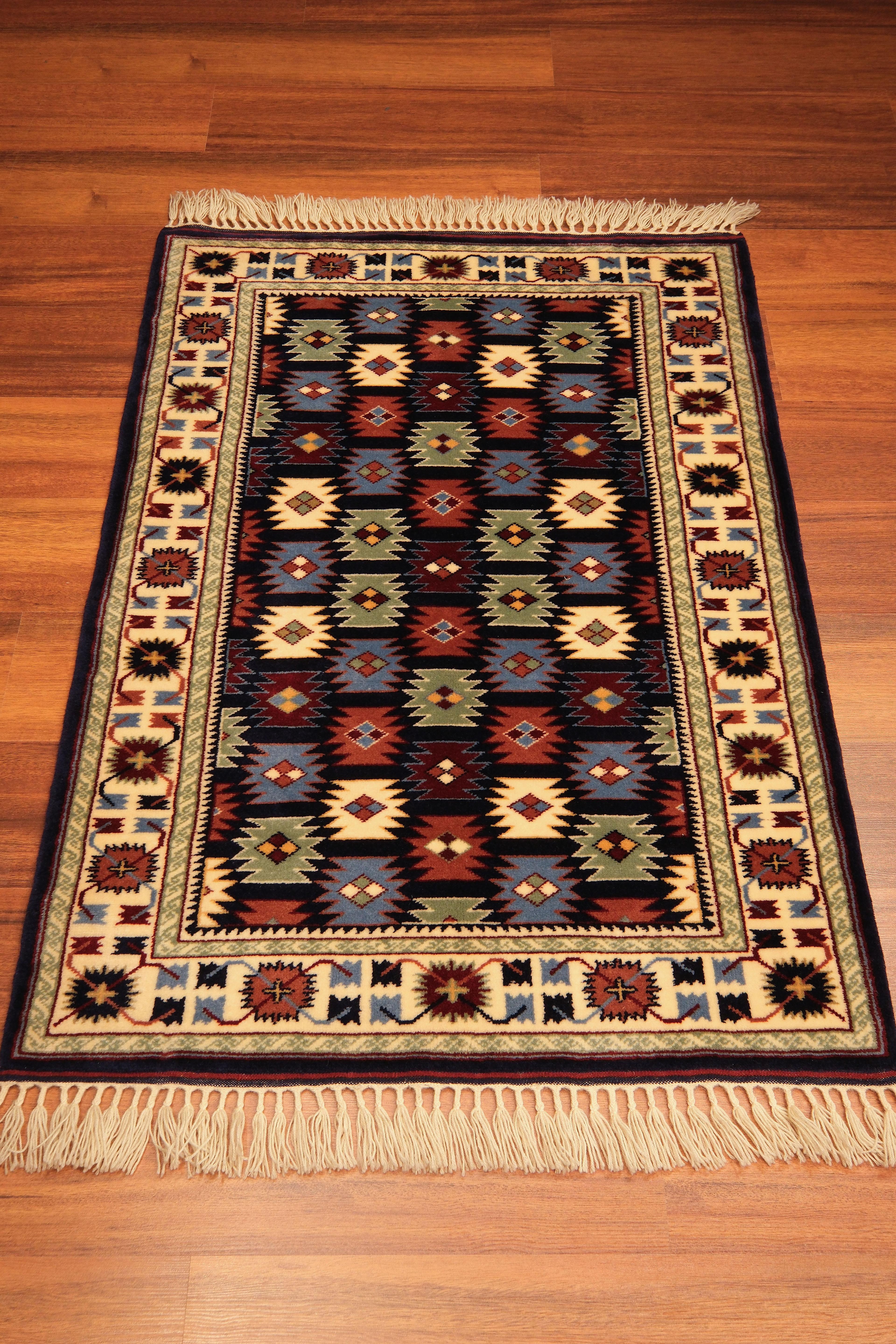 Öğretmenler Carpet Hand Woven Plain Antique Yoruk Carpet 95x136