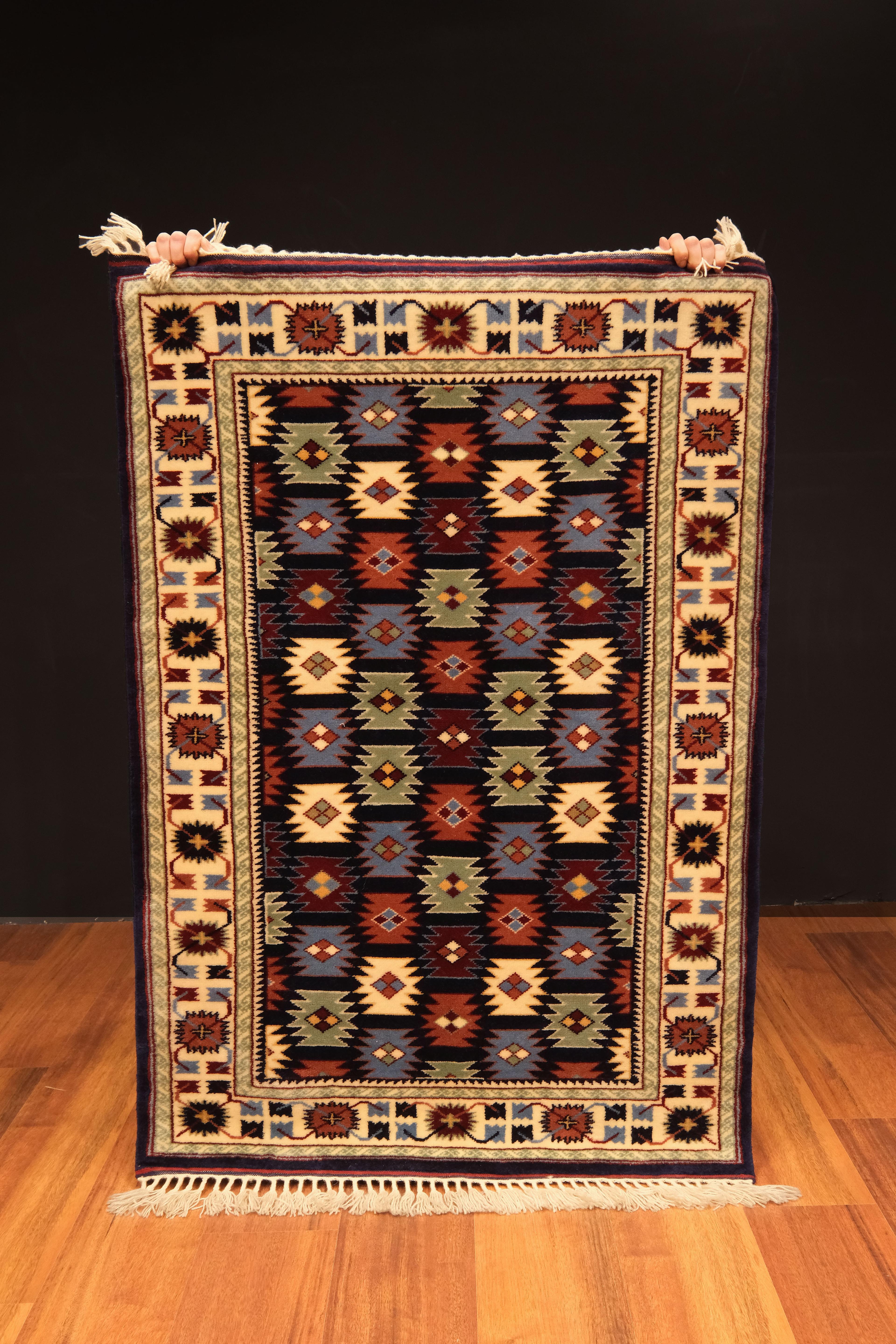 Öğretmenler Carpet Hand Woven Plain Antique Yoruk Carpet 95x136