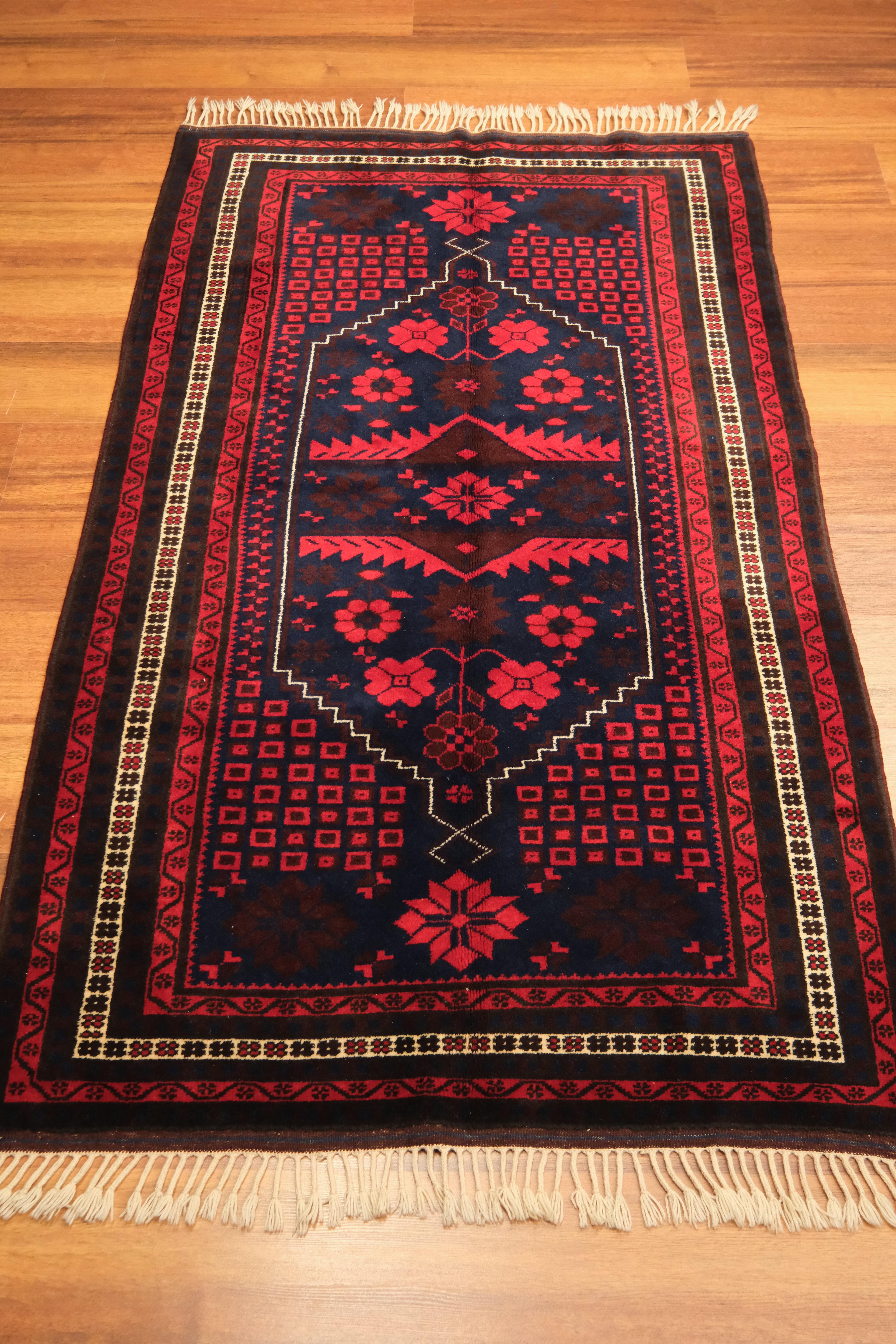 Öğretmenler Carpet Hand-Woven Yağcı Bedir Carpet 6174