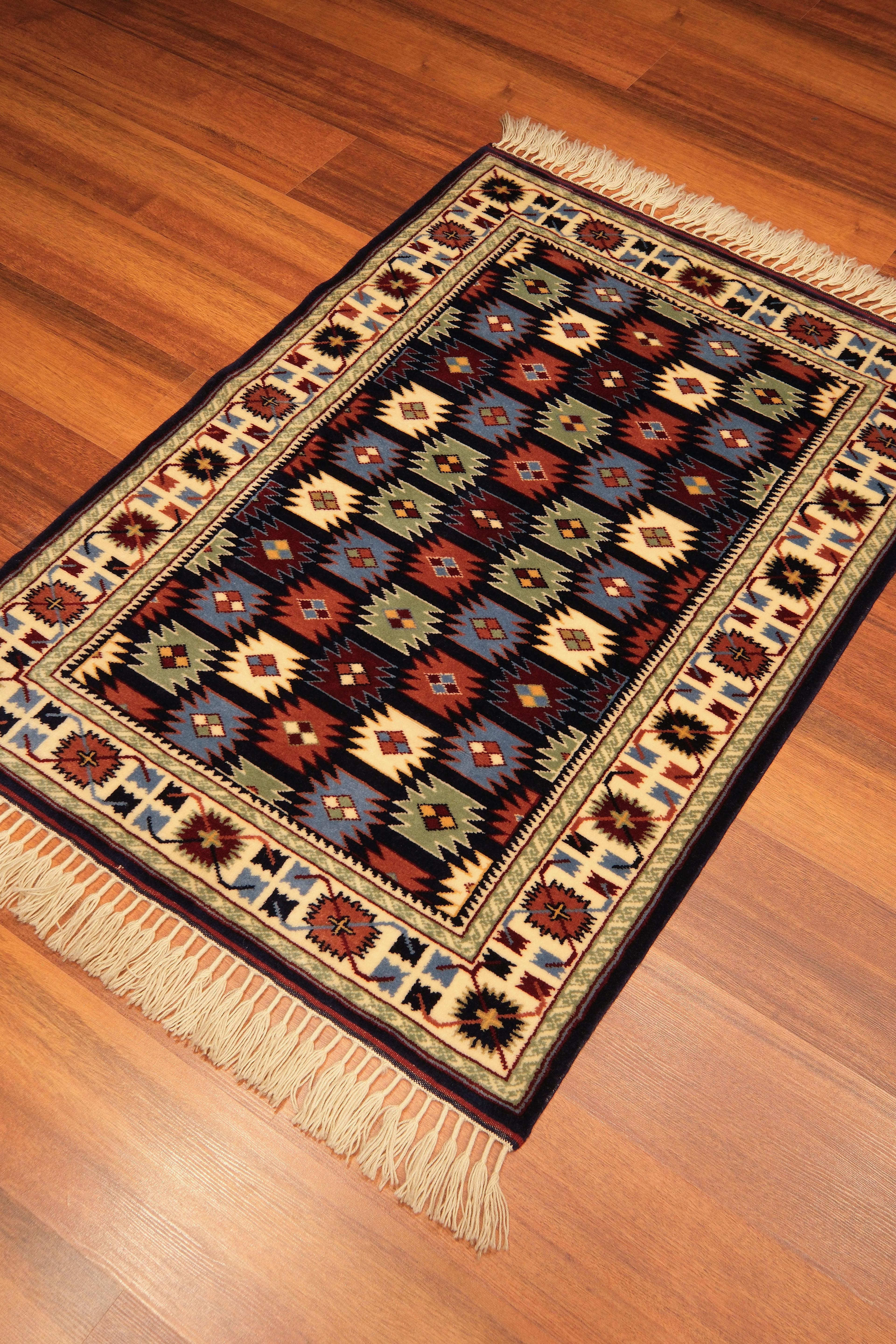 Öğretmenler Carpet Hand Woven Plain Antique Yoruk Carpet 6705