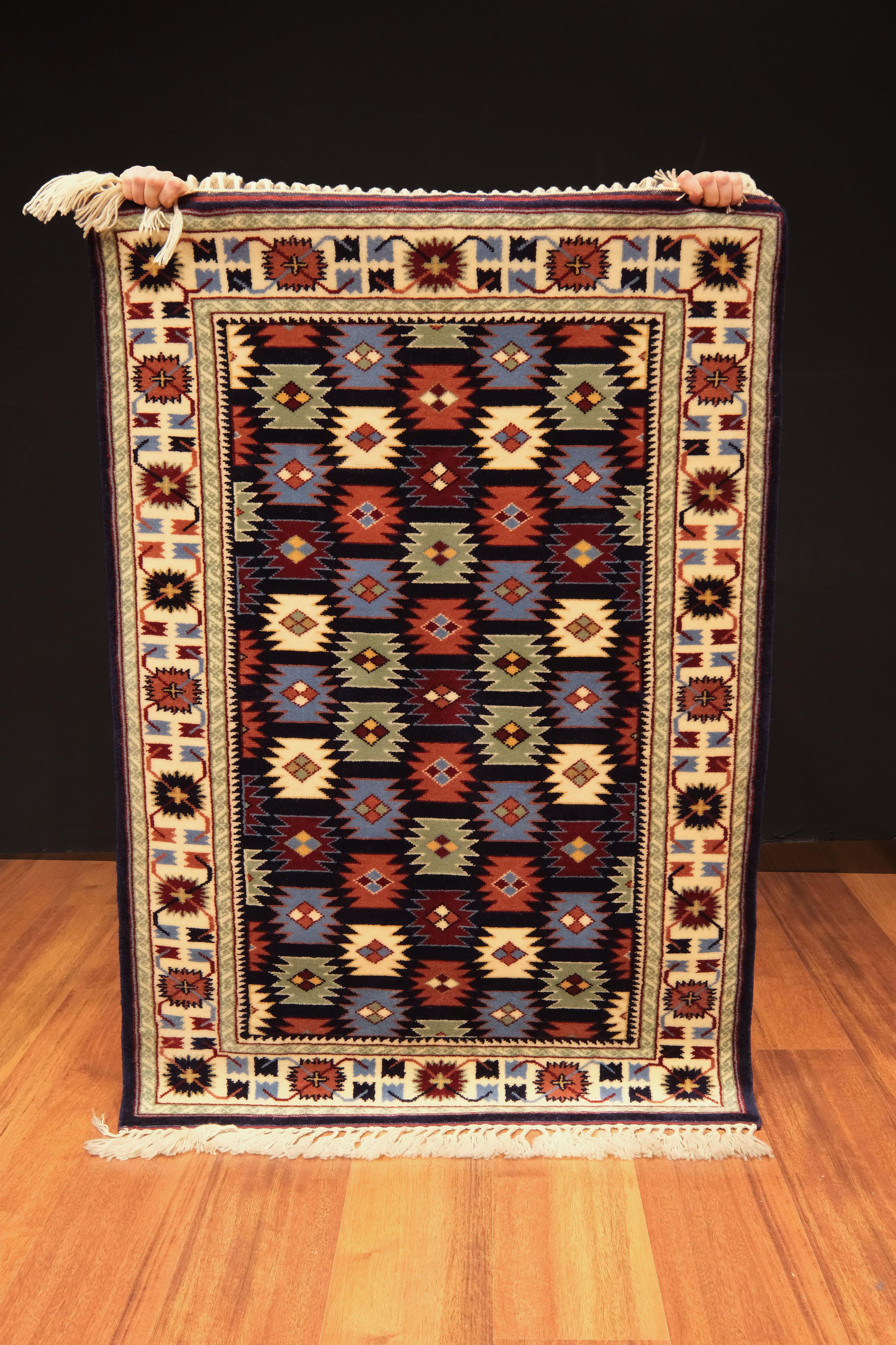 Öğretmenler Carpet Hand Woven Plain Antique Yoruk Carpet 6705