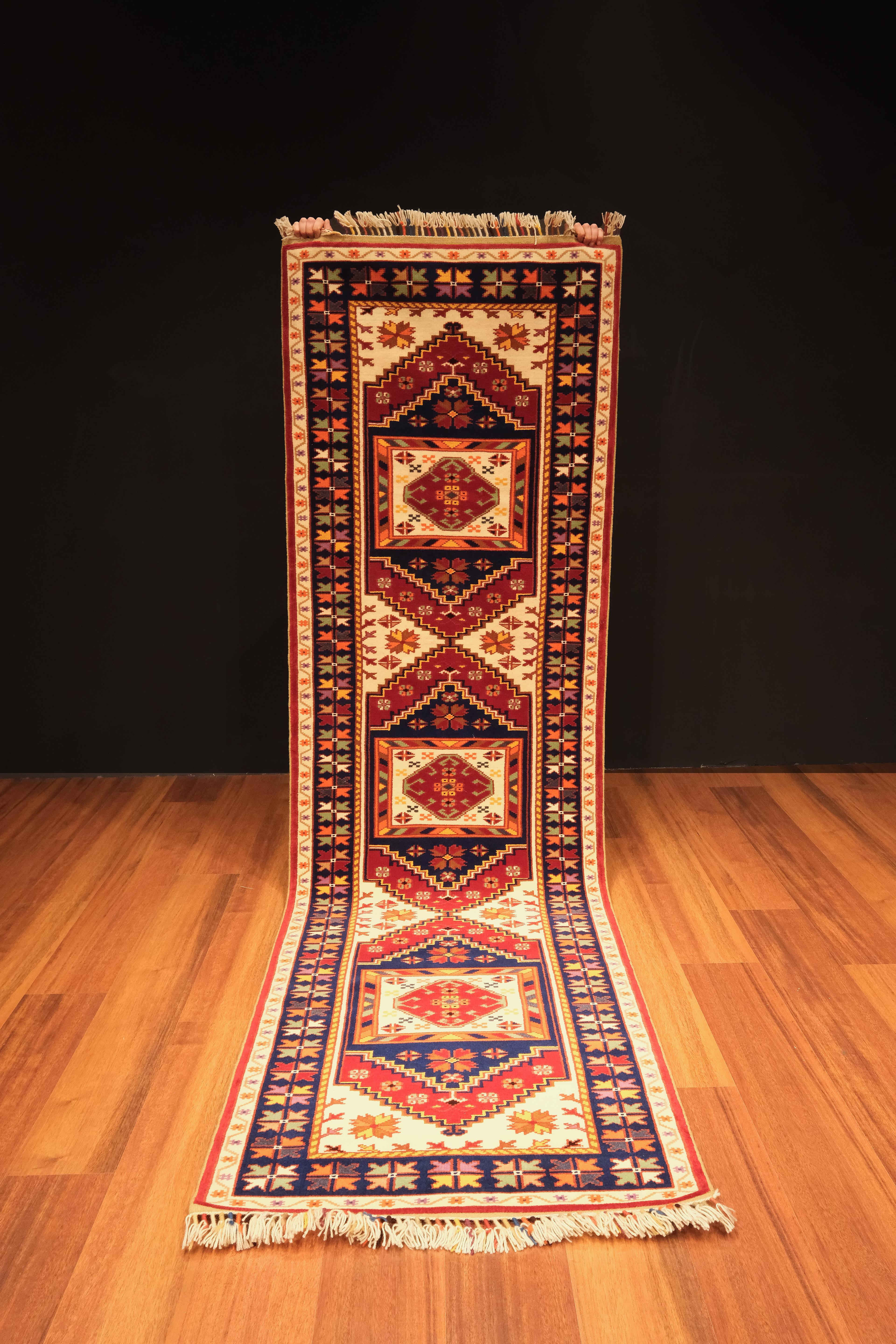 Öğretmenler Carpet Hand Woven Plain Yuntdağ 1052