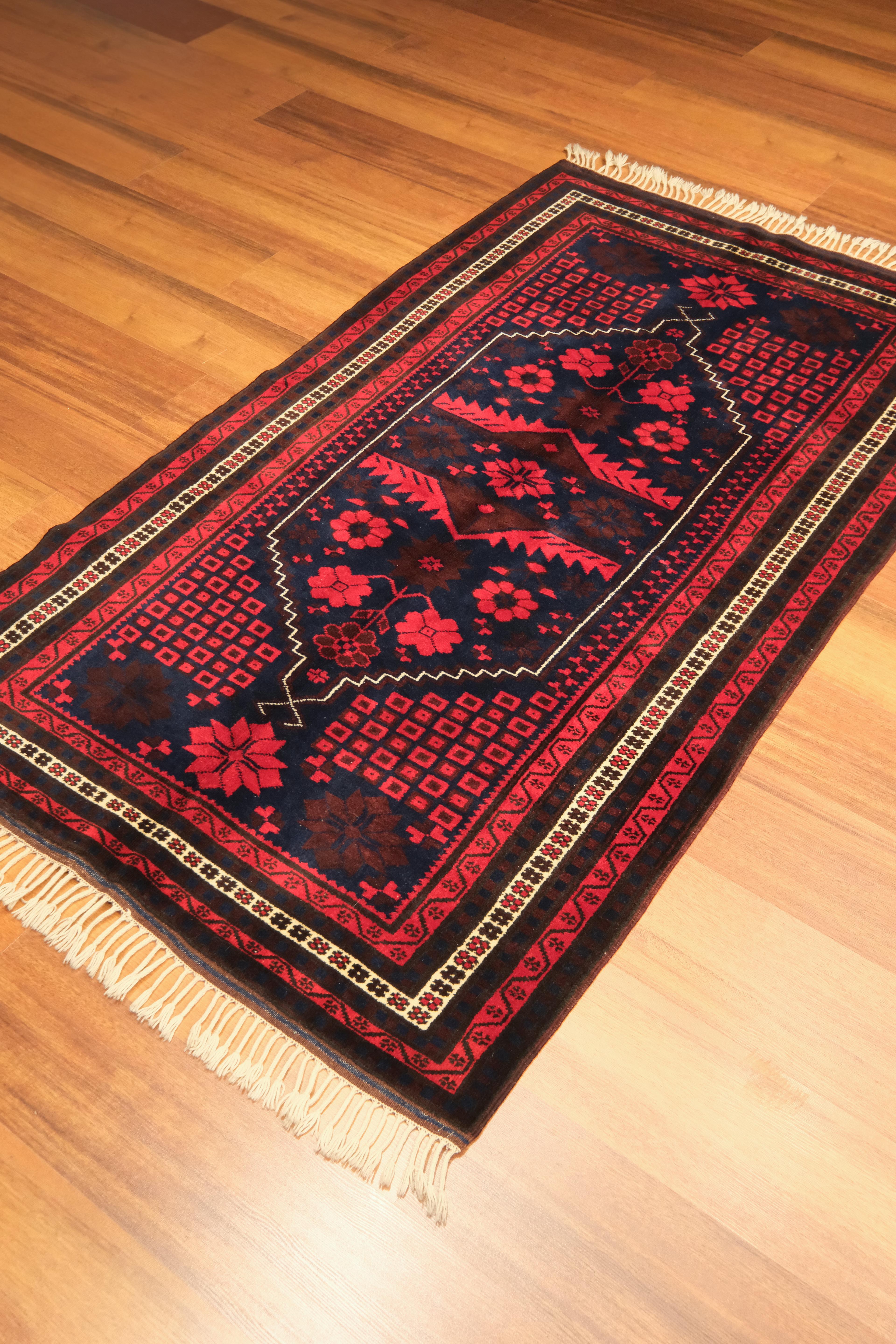 Öğretmenler Carpet Hand-Woven Yağcı Bedir Carpet 6174