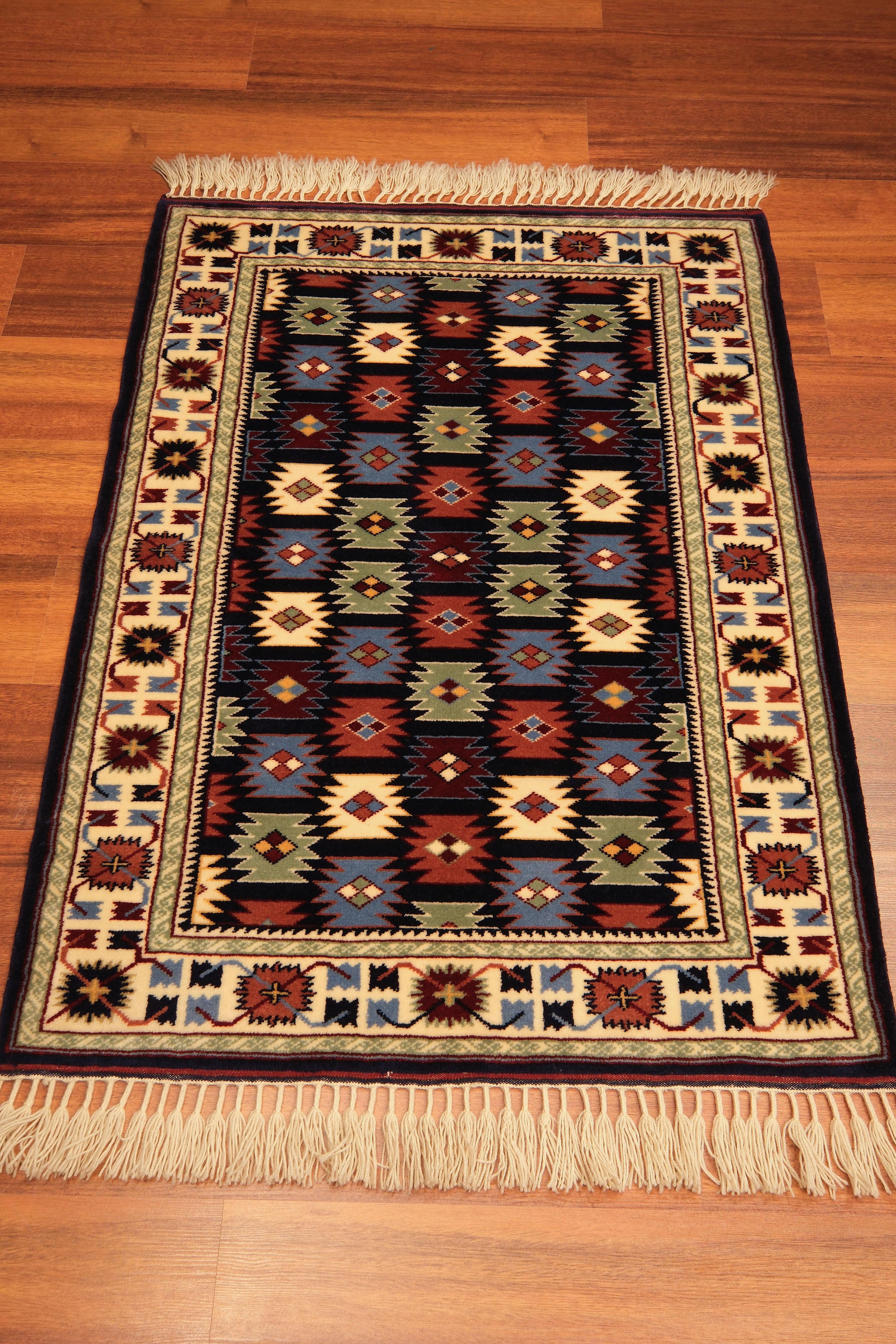 Öğretmenler Carpet Hand Woven Plain Antique Yoruk Carpet 6705