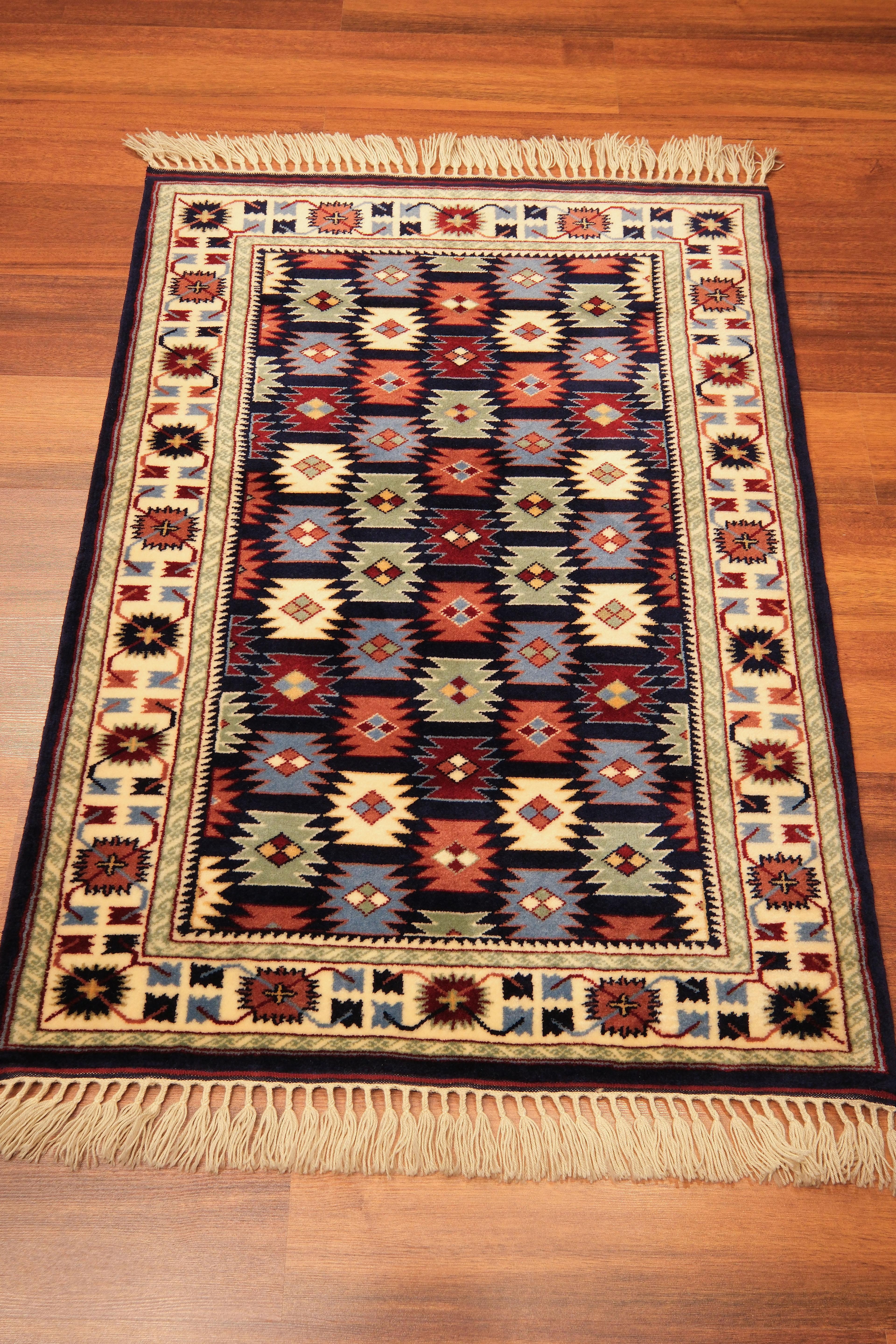 Öğretmenler Carpet Hand Woven Plain Antique Yoruk Carpet 95x136