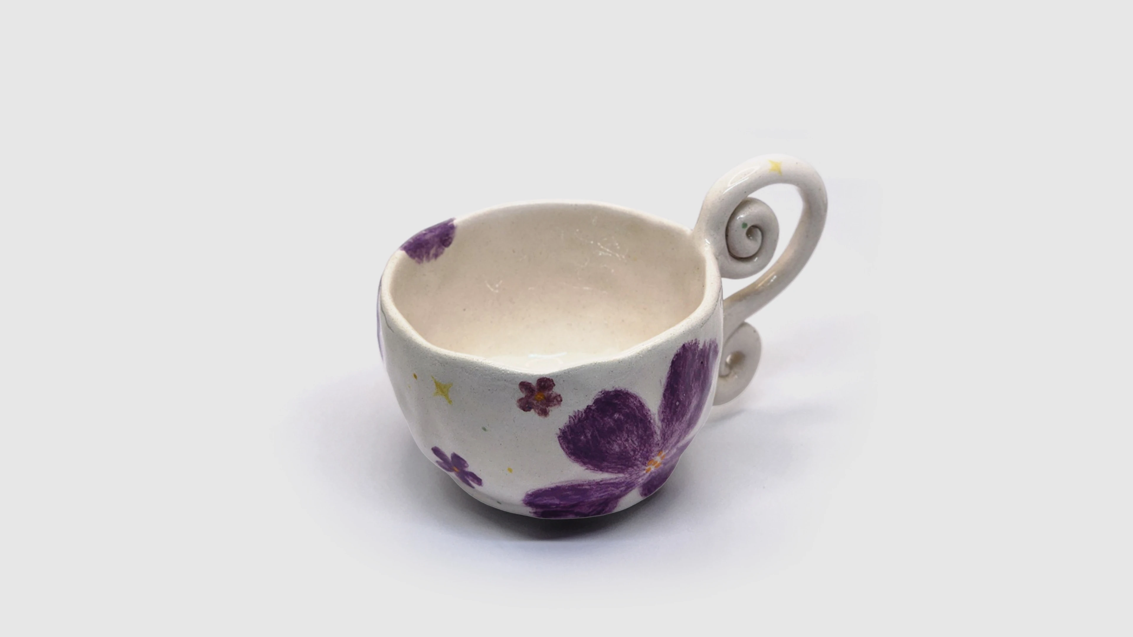 Pachamama Ateiler - Seramik Kahve Fincanı | Çiçekli ve Spiral Kulplu Tasarım | %100 El Yapımı