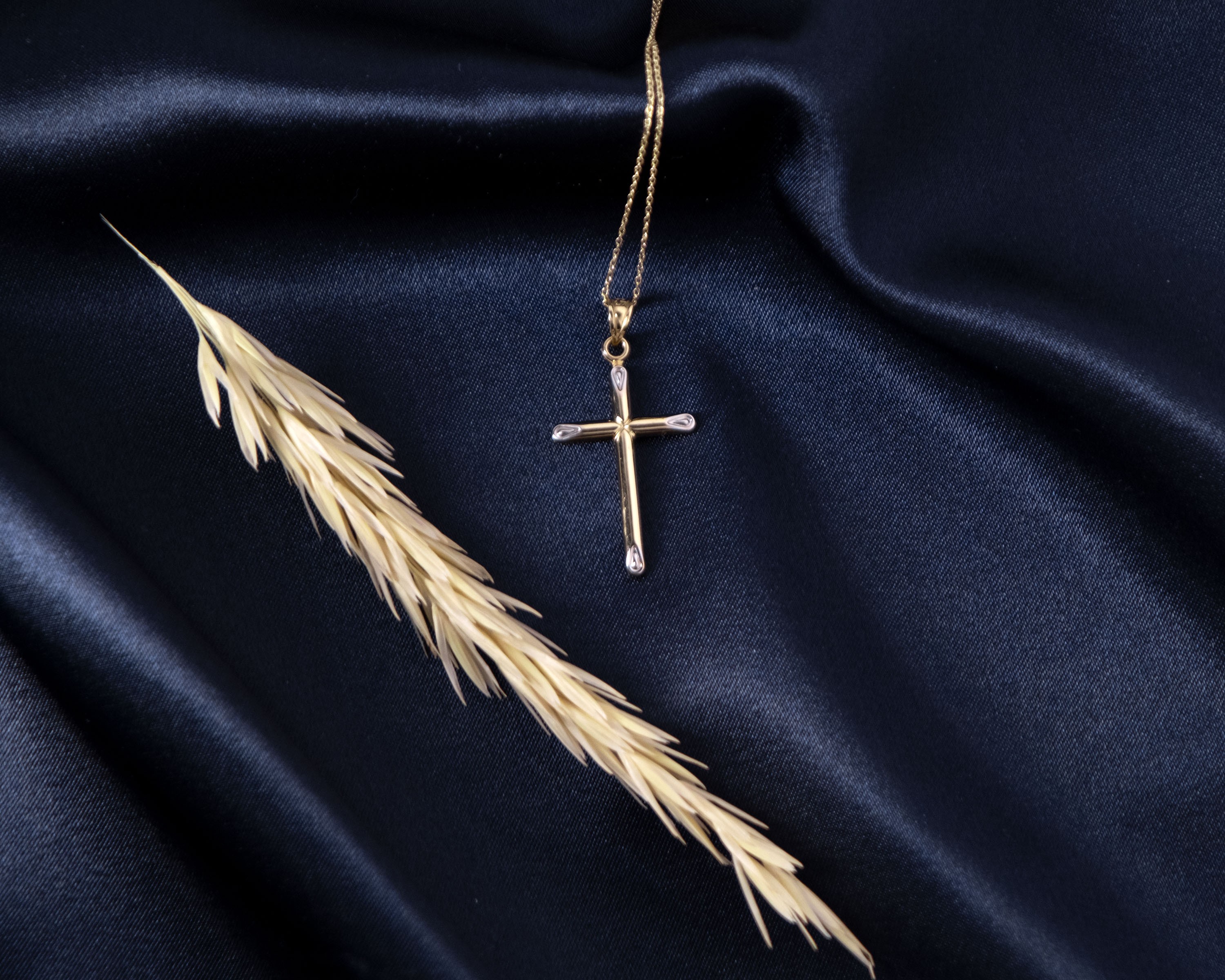 Nobilis Gold Cross Necklace