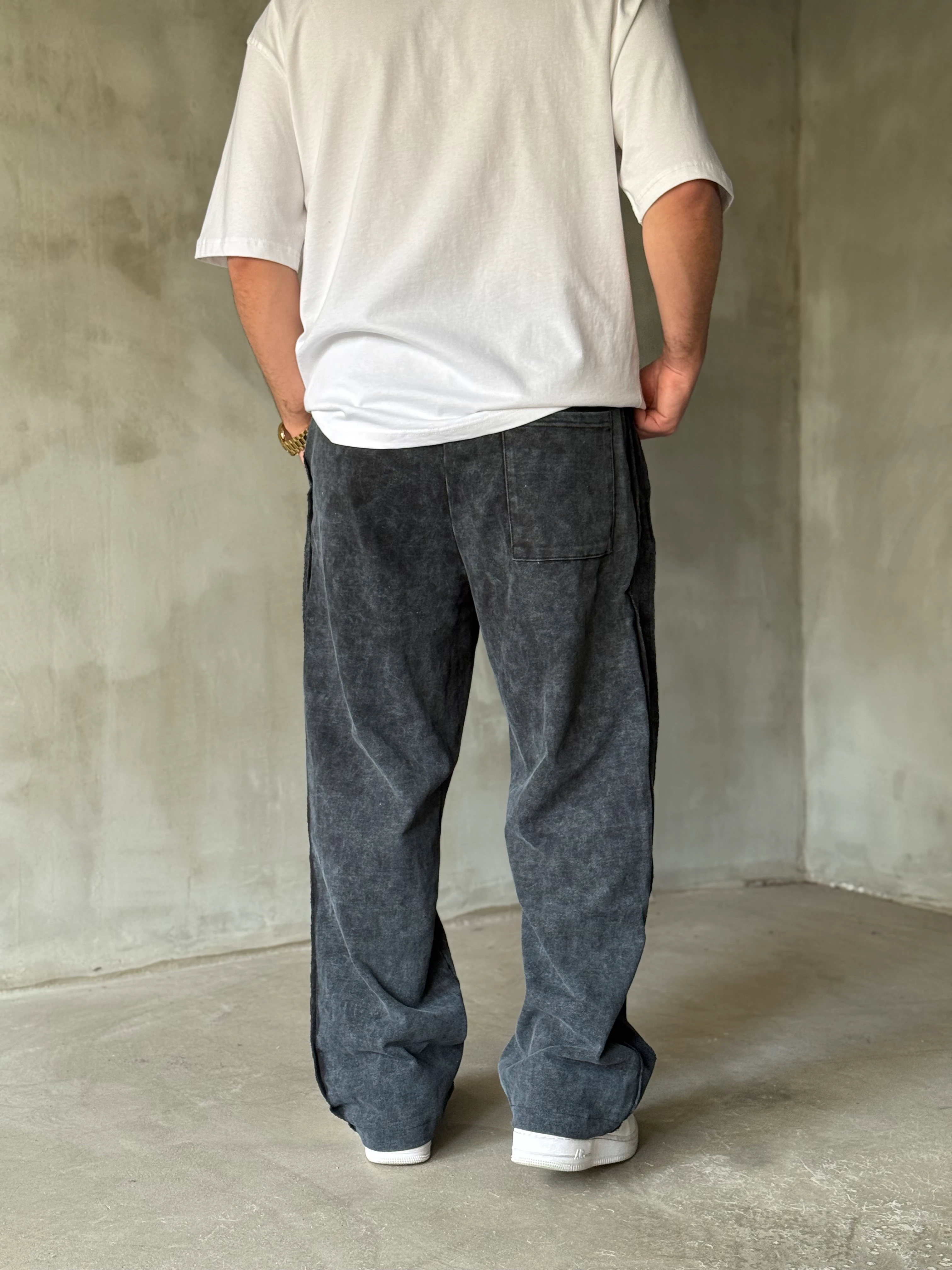 Siyah Yıkamalı Şerit Detaylı Baggy Eşofman Altı