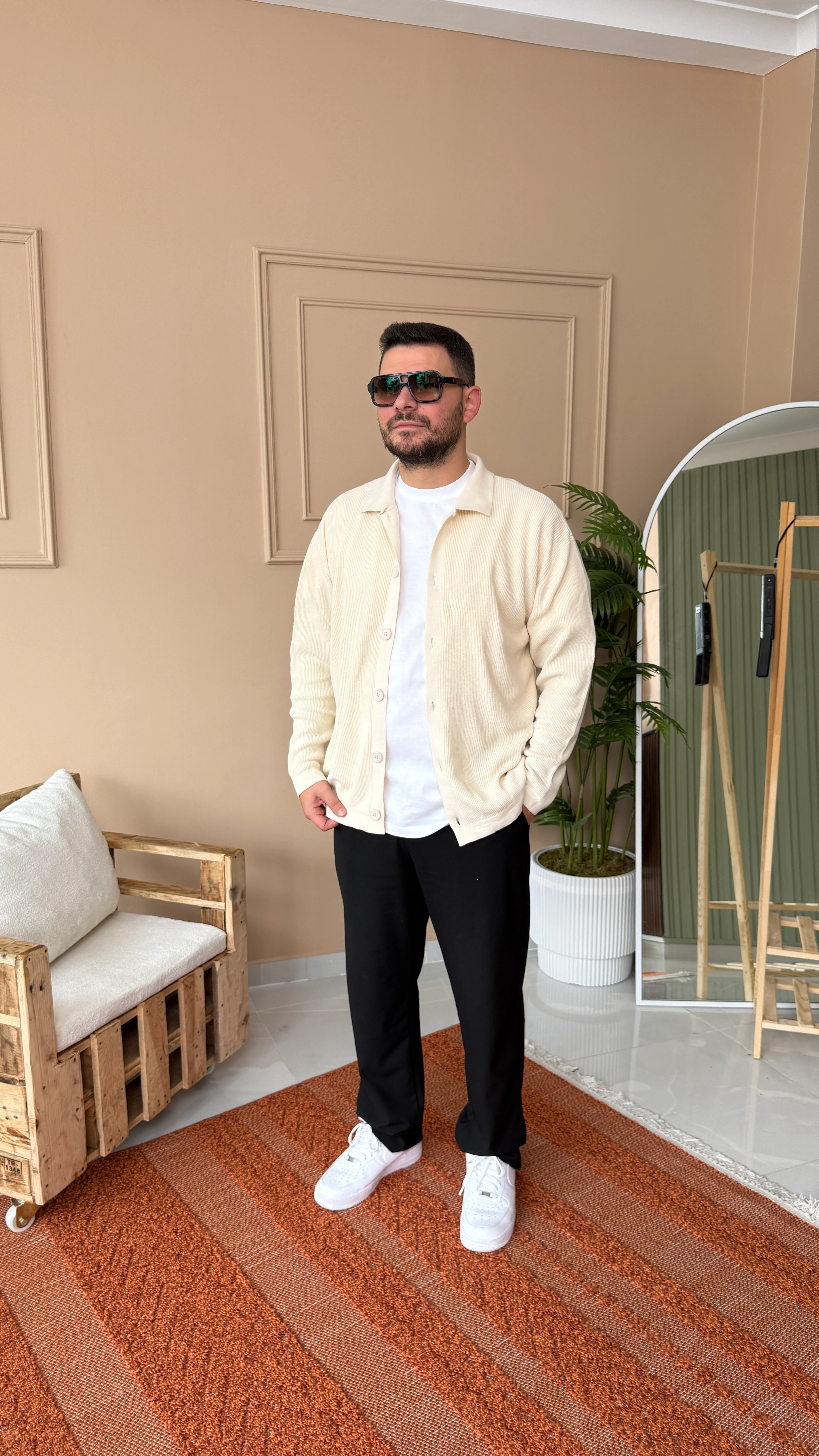 Krem Regular Kalıp Düğmeli Triko Hırka