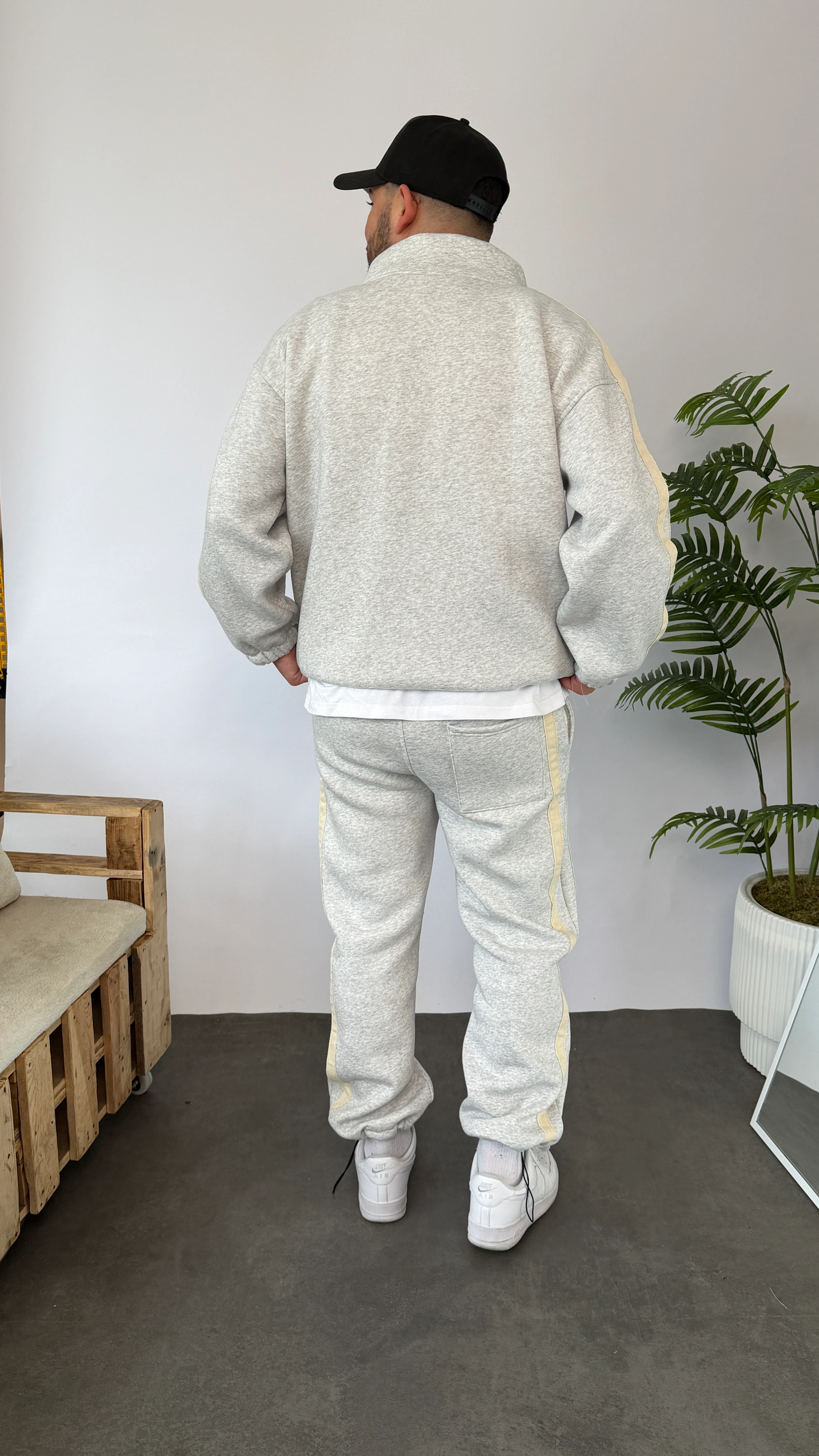 Gri Şerit Detaylı Stoper Paça Eşofman Takımı