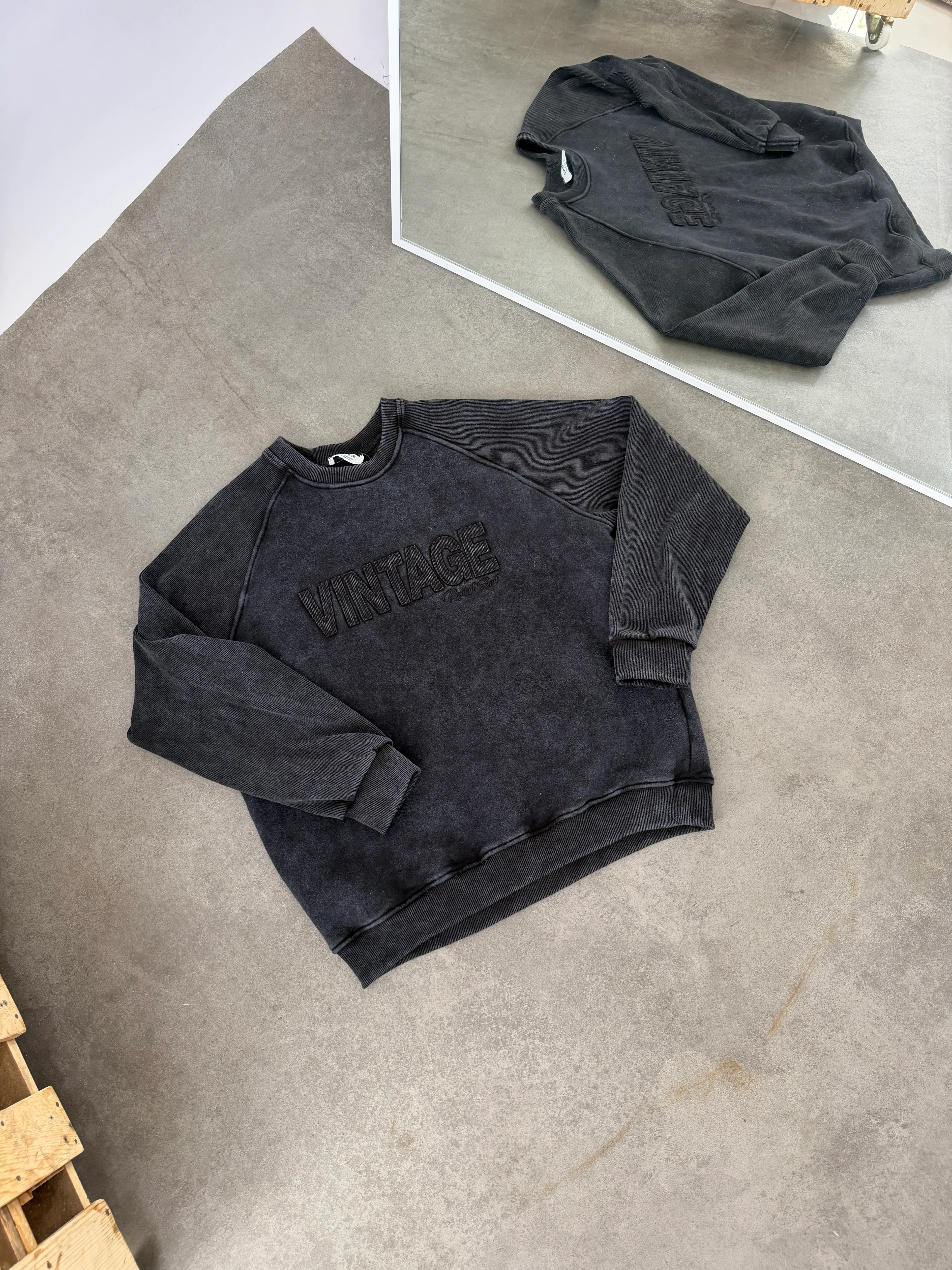 Vintage Nakışlı Oversize Yıkamalı Sweatshirt