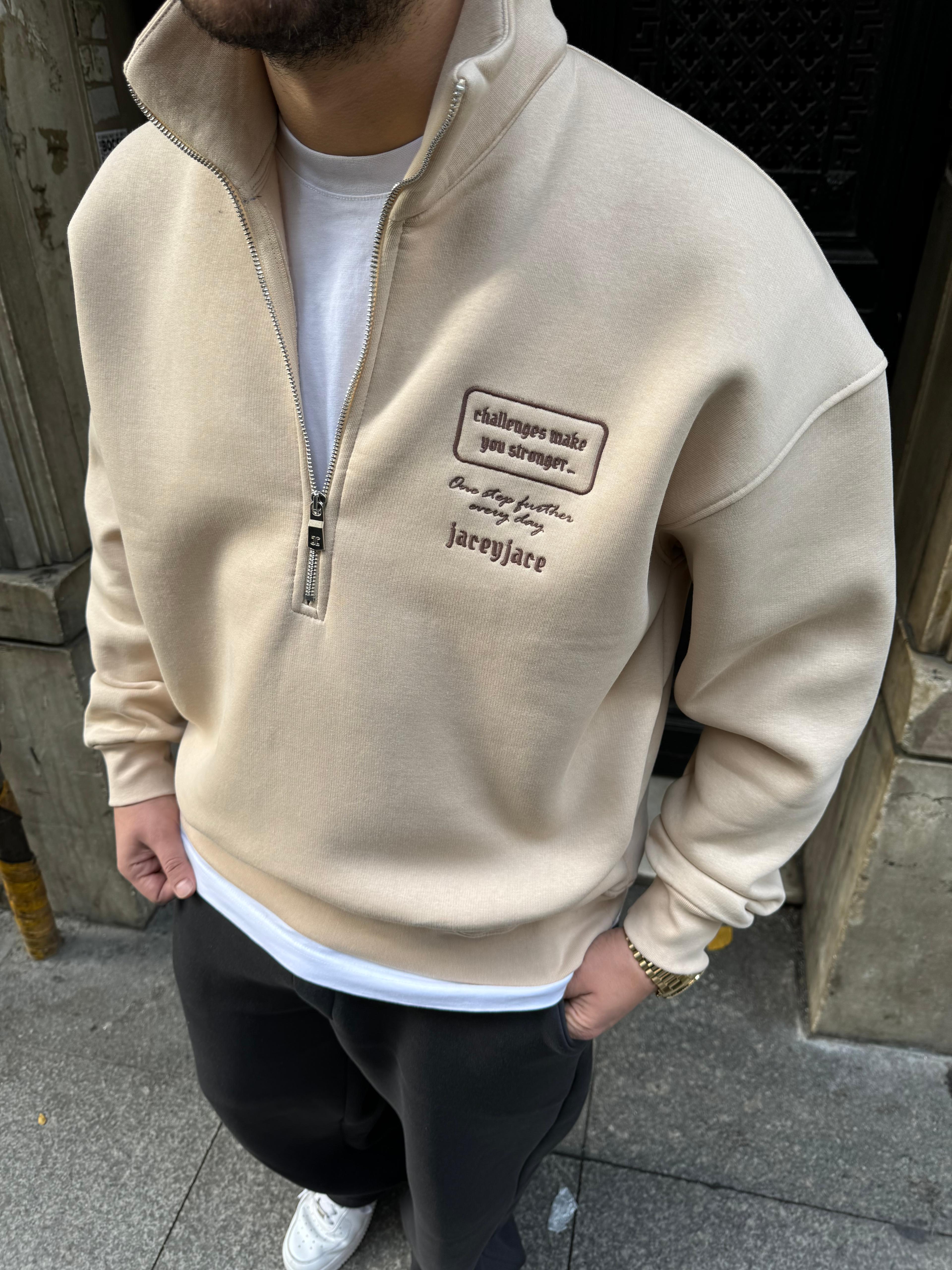 Krem Yarım Fermuarlı Nakışlı Sweatshirt