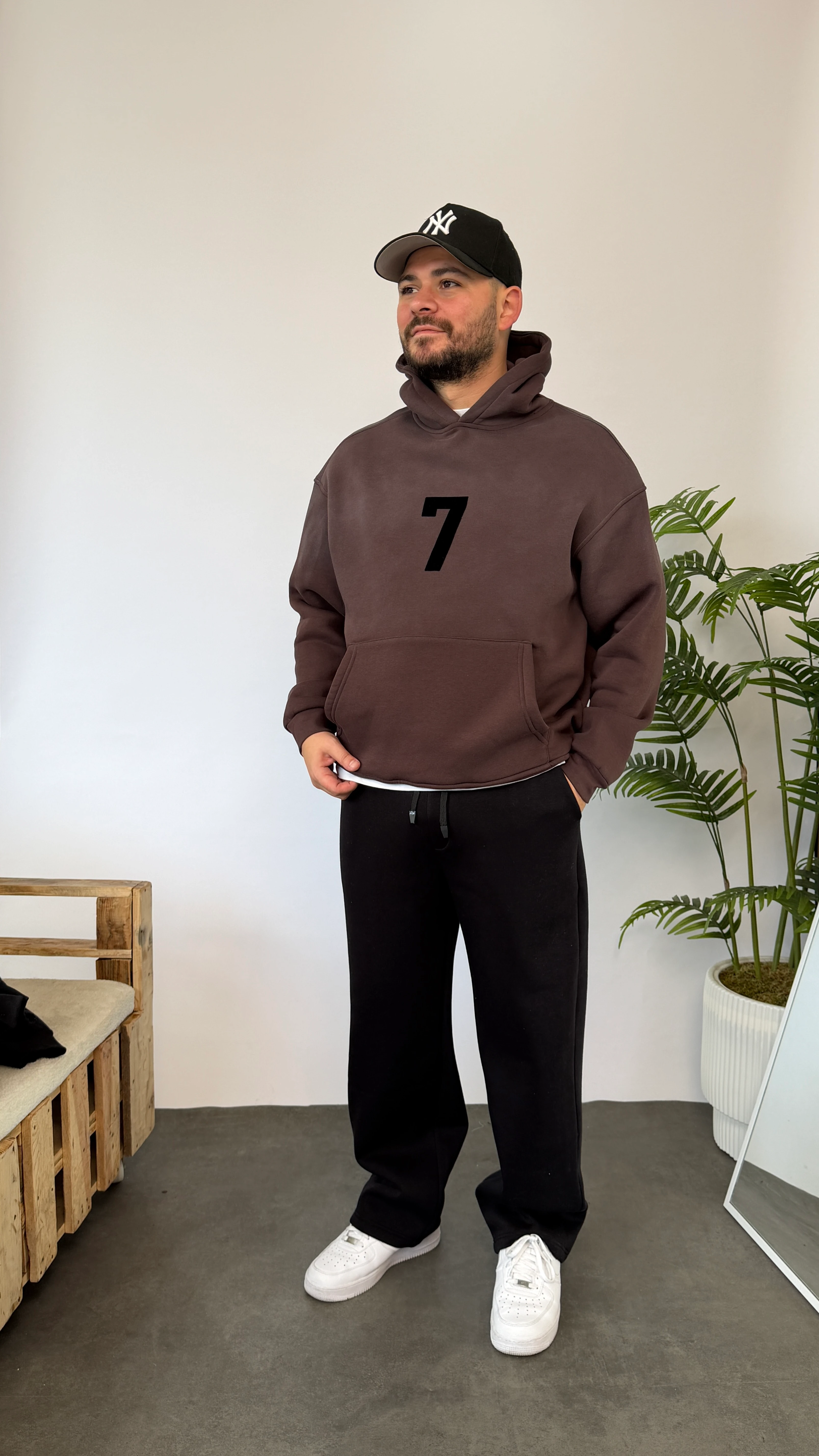 Kahverengi Spreyli Oversize 7 Süet Baskılı Sweatshirt