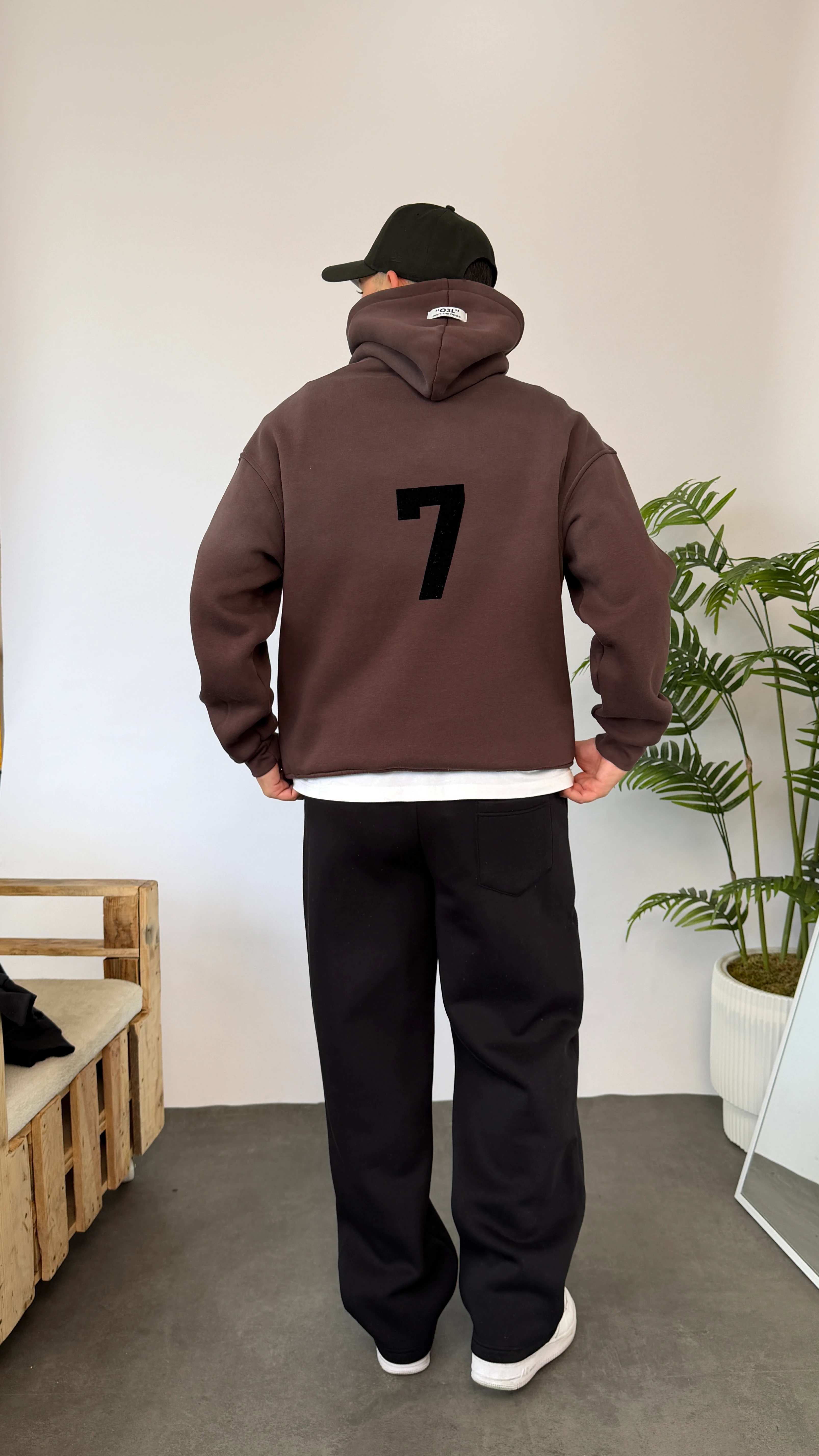 Kahverengi Spreyli Oversize 7 Süet Baskılı Sweatshirt