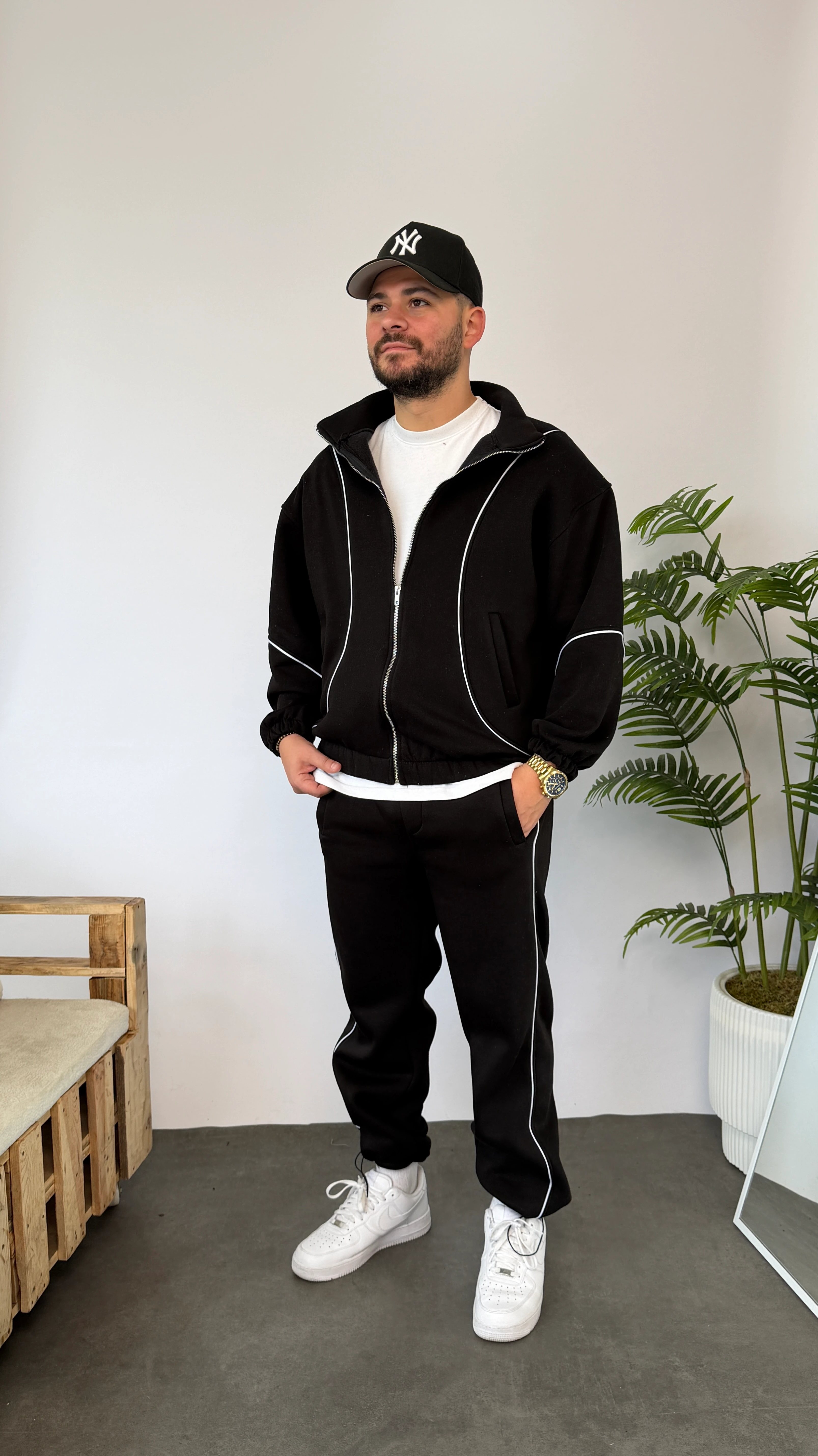 Siyah Çizgi Detaylı Şardonlu Stoper Paça Eşofman Takımı