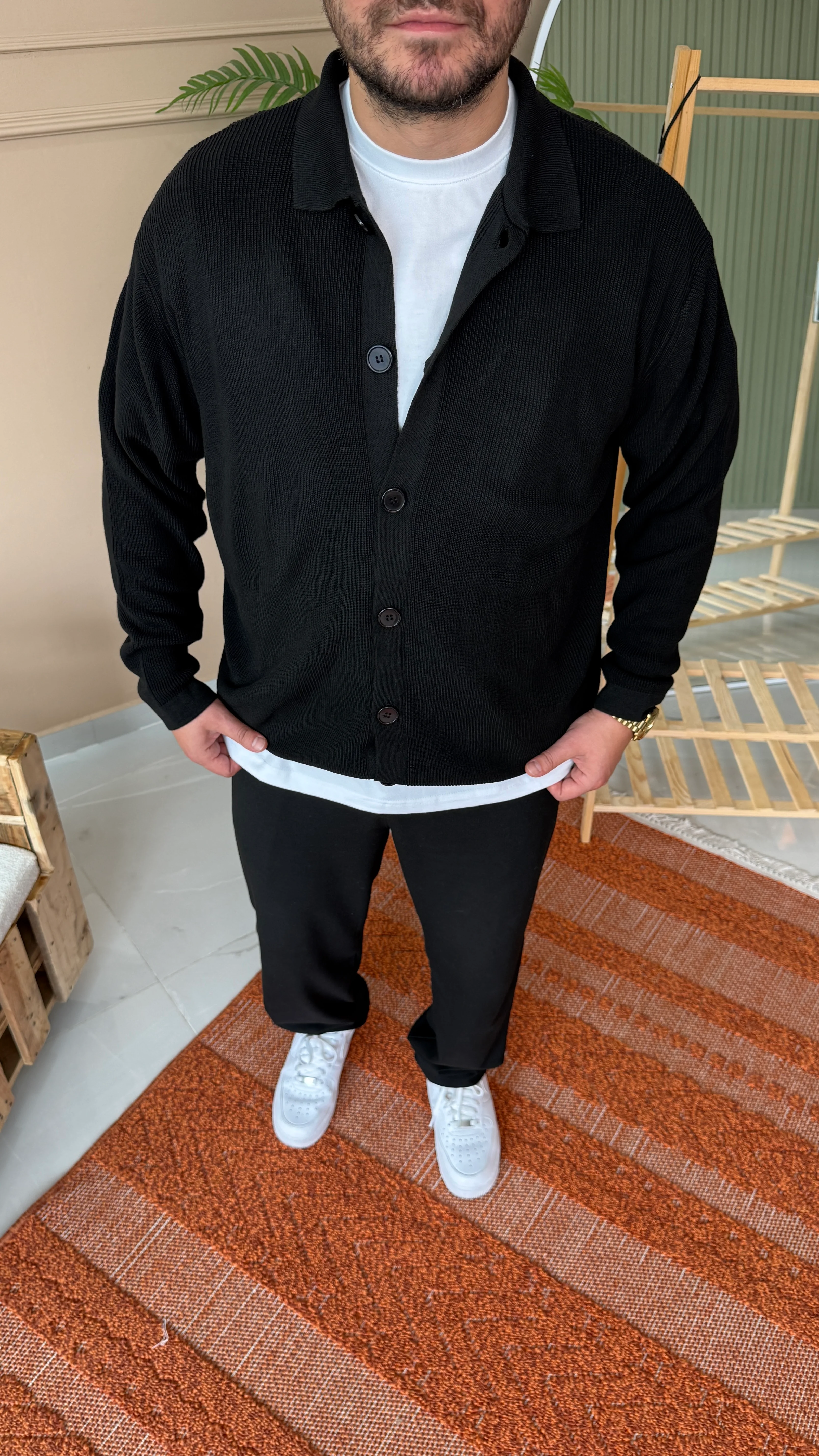 Siyah Regular Kalıp Düğmeli Triko Hırka