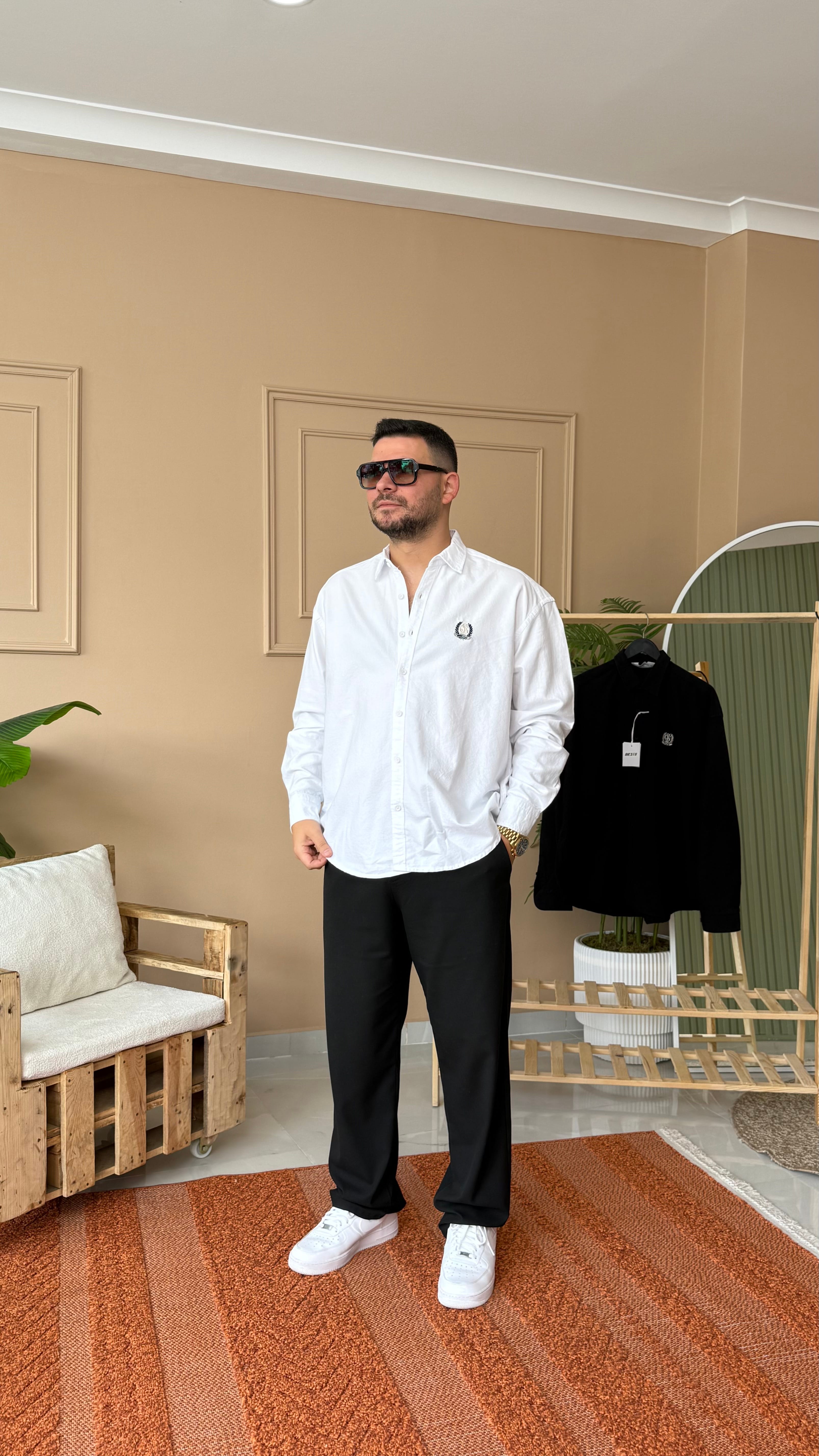 Beyaz Nakışlı Oversize Gömlek