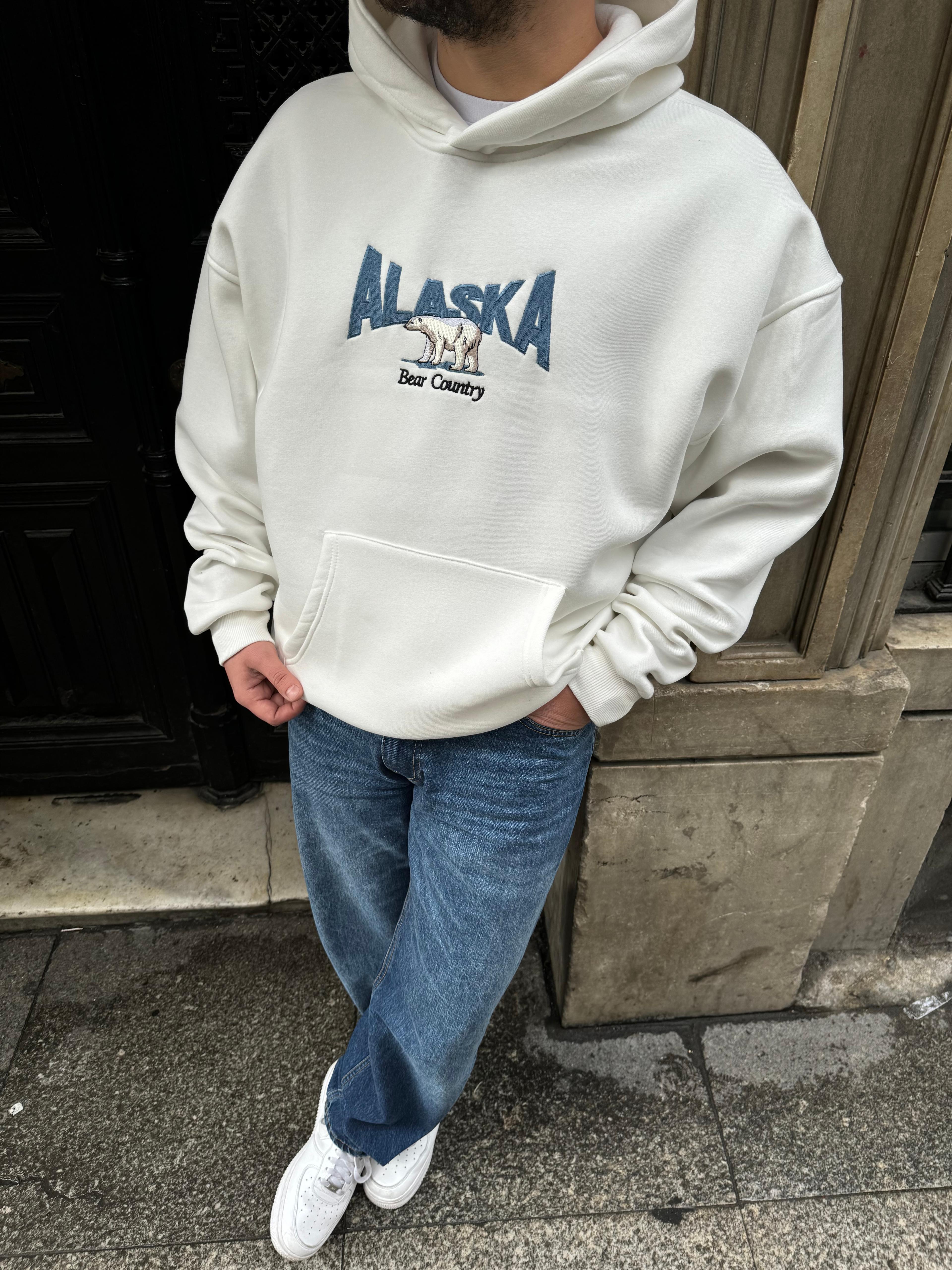 Beyaz Alaska Nakışlı Oversize Sweatshirt