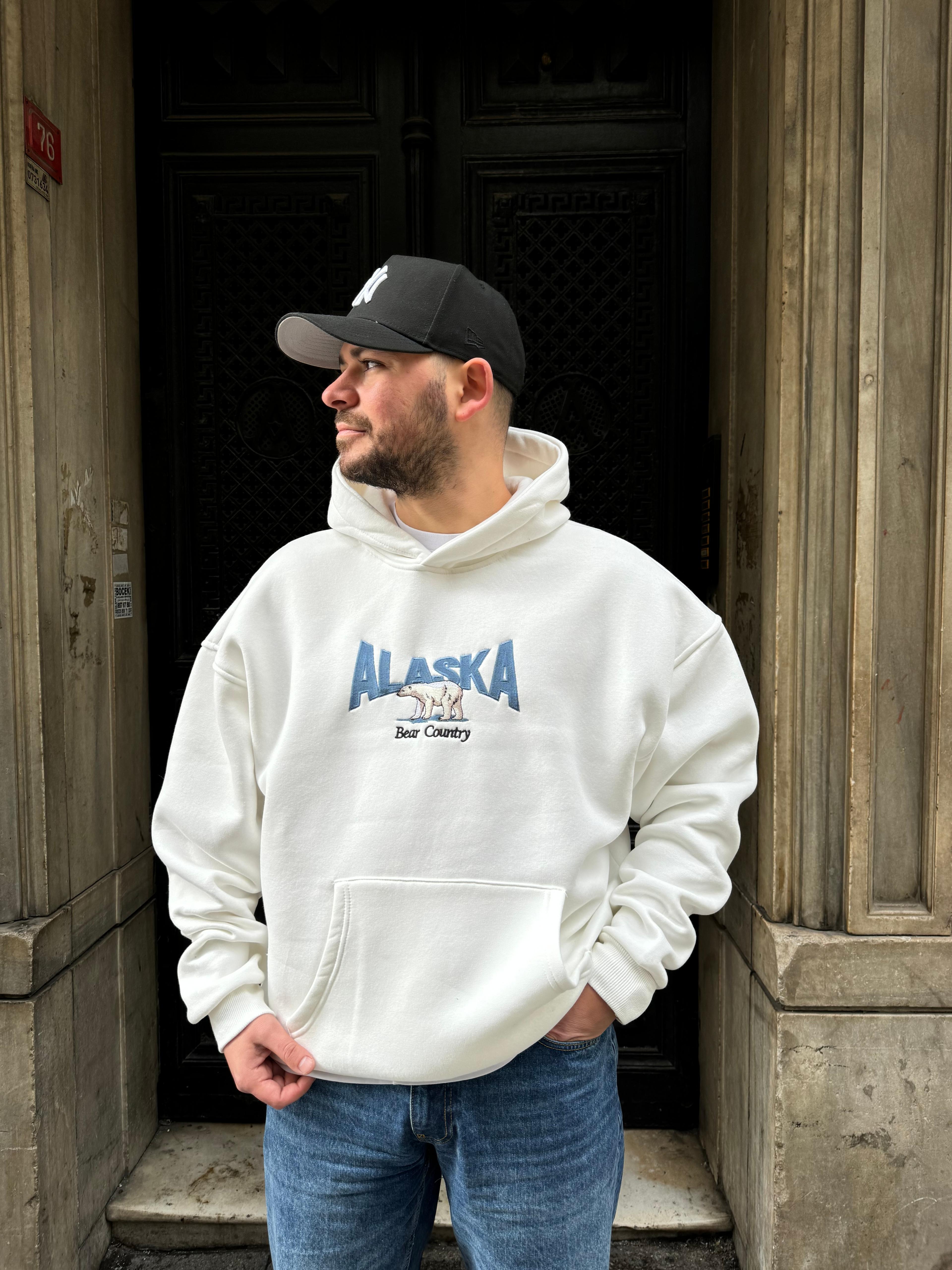 Beyaz Alaska Nakışlı Oversize Sweatshirt