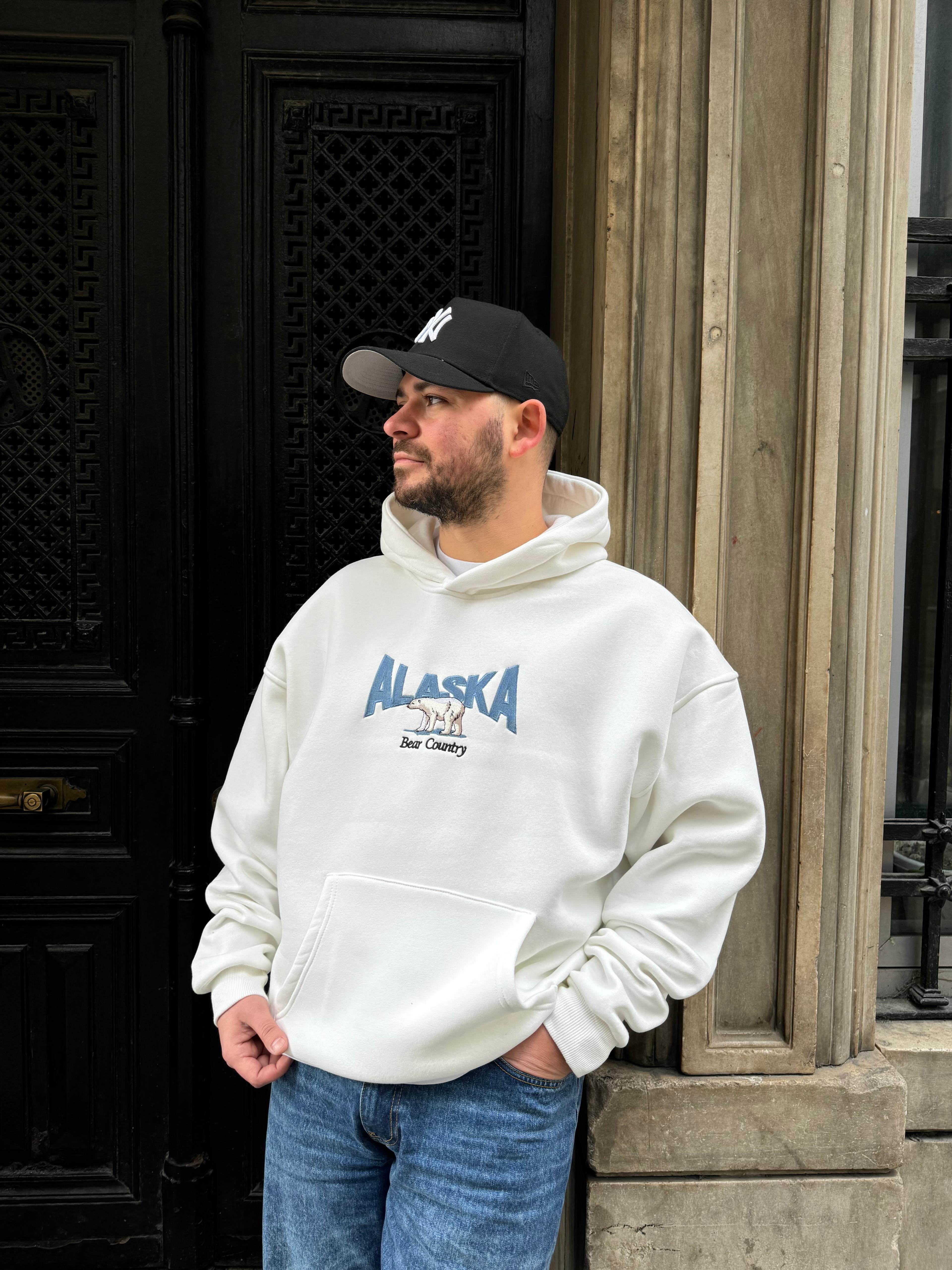 Beyaz Alaska Nakışlı Oversize Sweatshirt