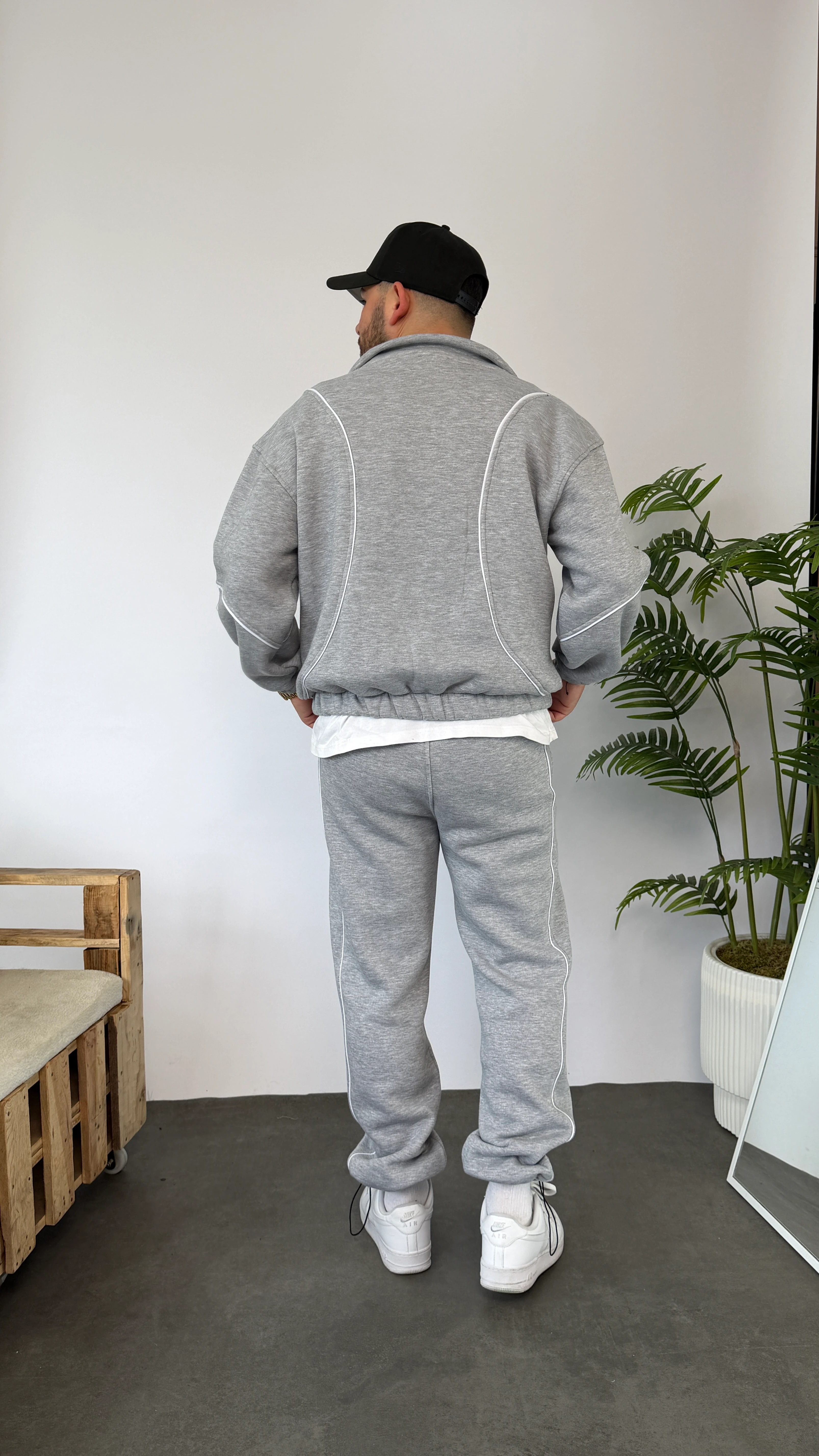 Gri Çizgi Detaylı Şardonlu Stoper Paça Eşofman Takımı