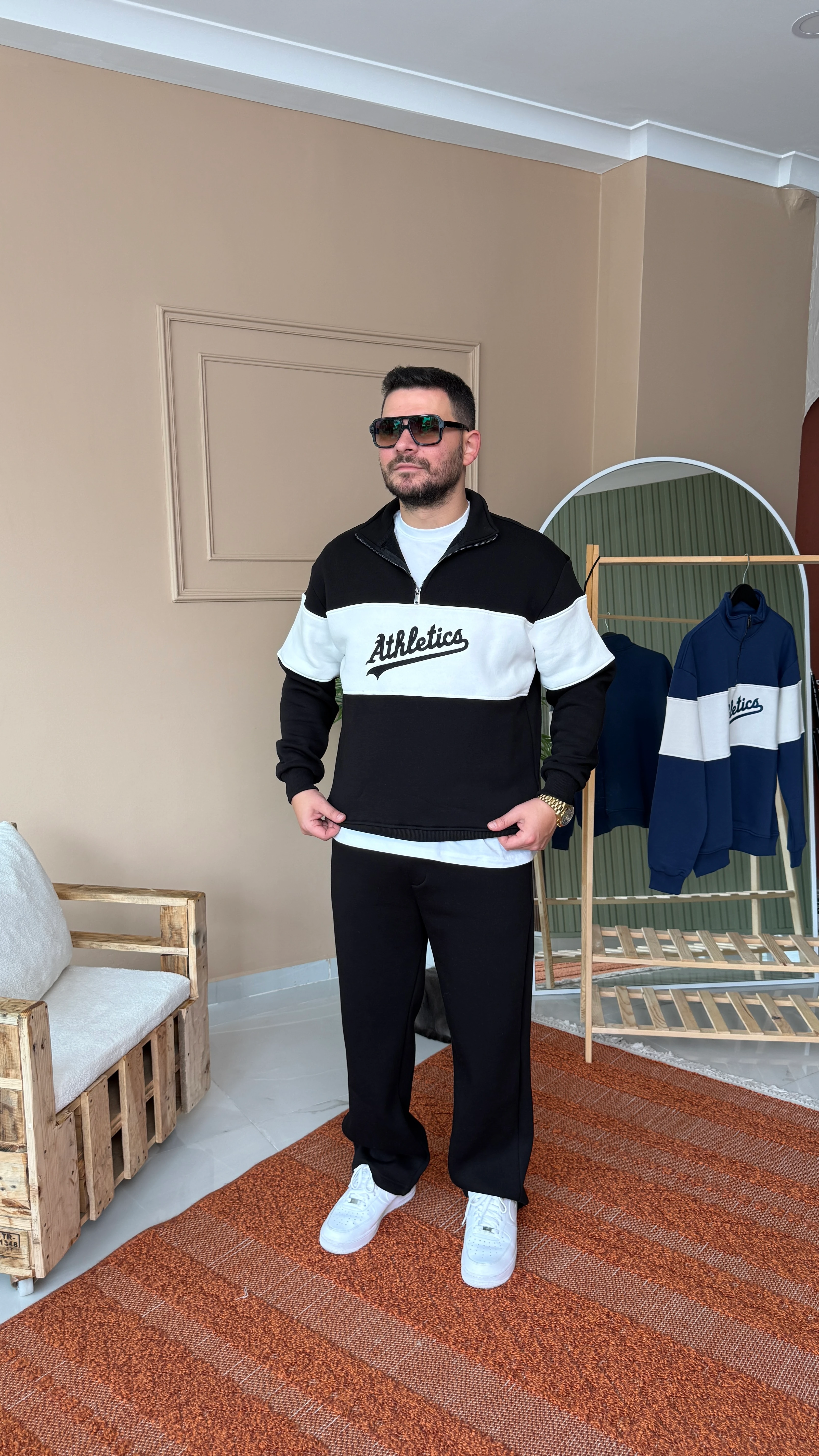 Siyah Atletics Nakışlı Oversize Sweatshirt