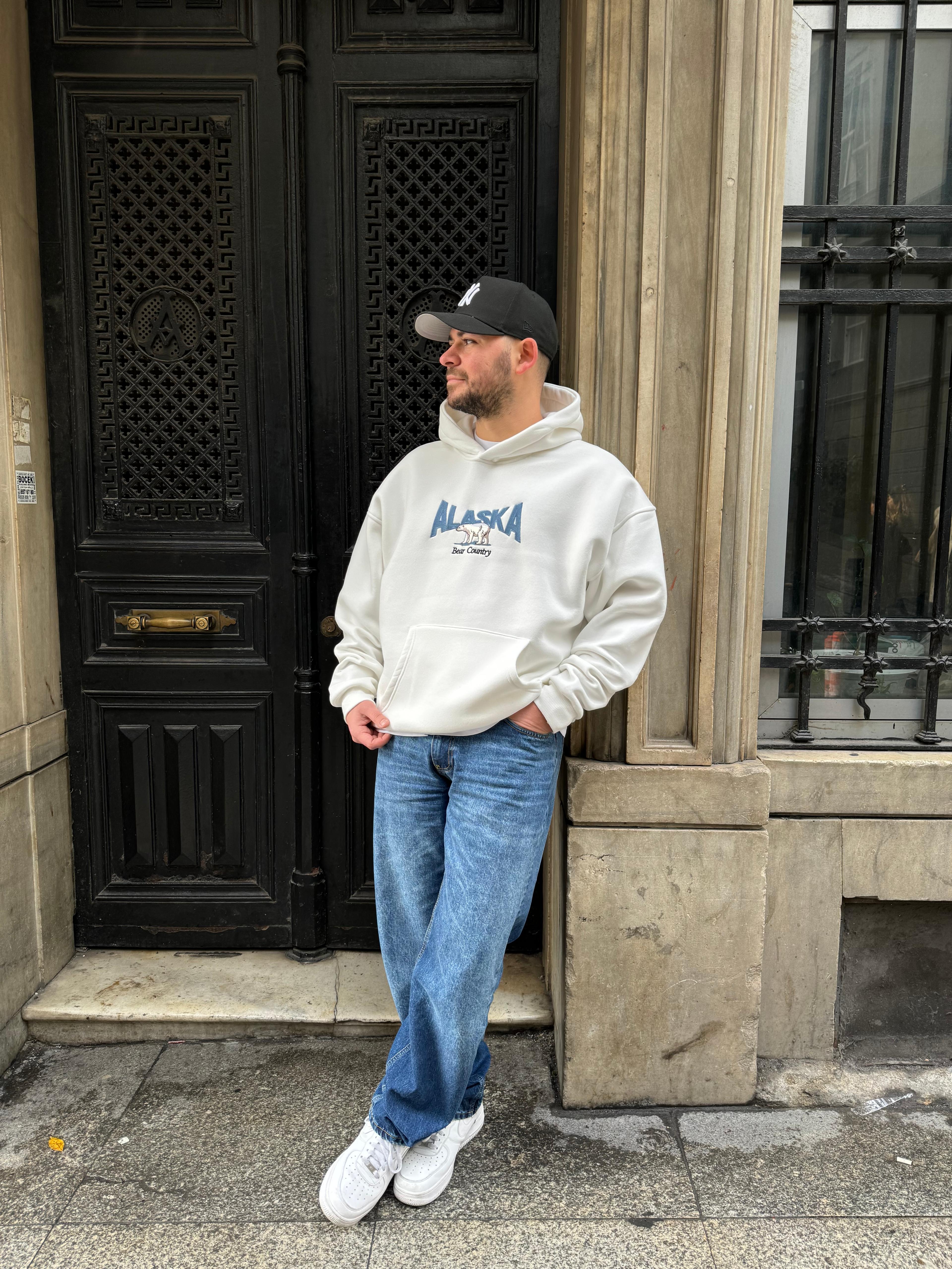 Beyaz Alaska Nakışlı Oversize Sweatshirt