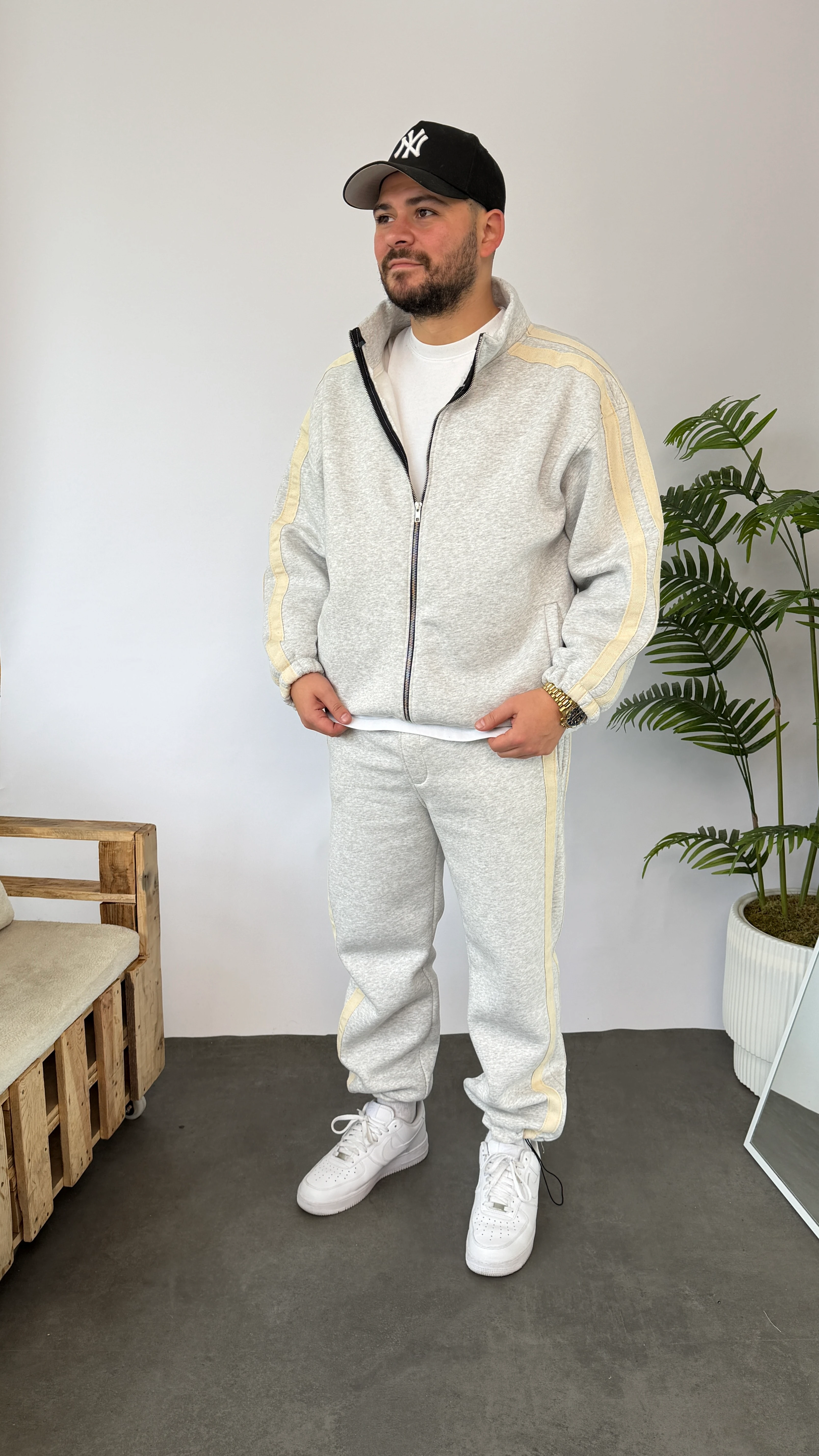 Gri Şerit Detaylı Stoper Paça Eşofman Takımı