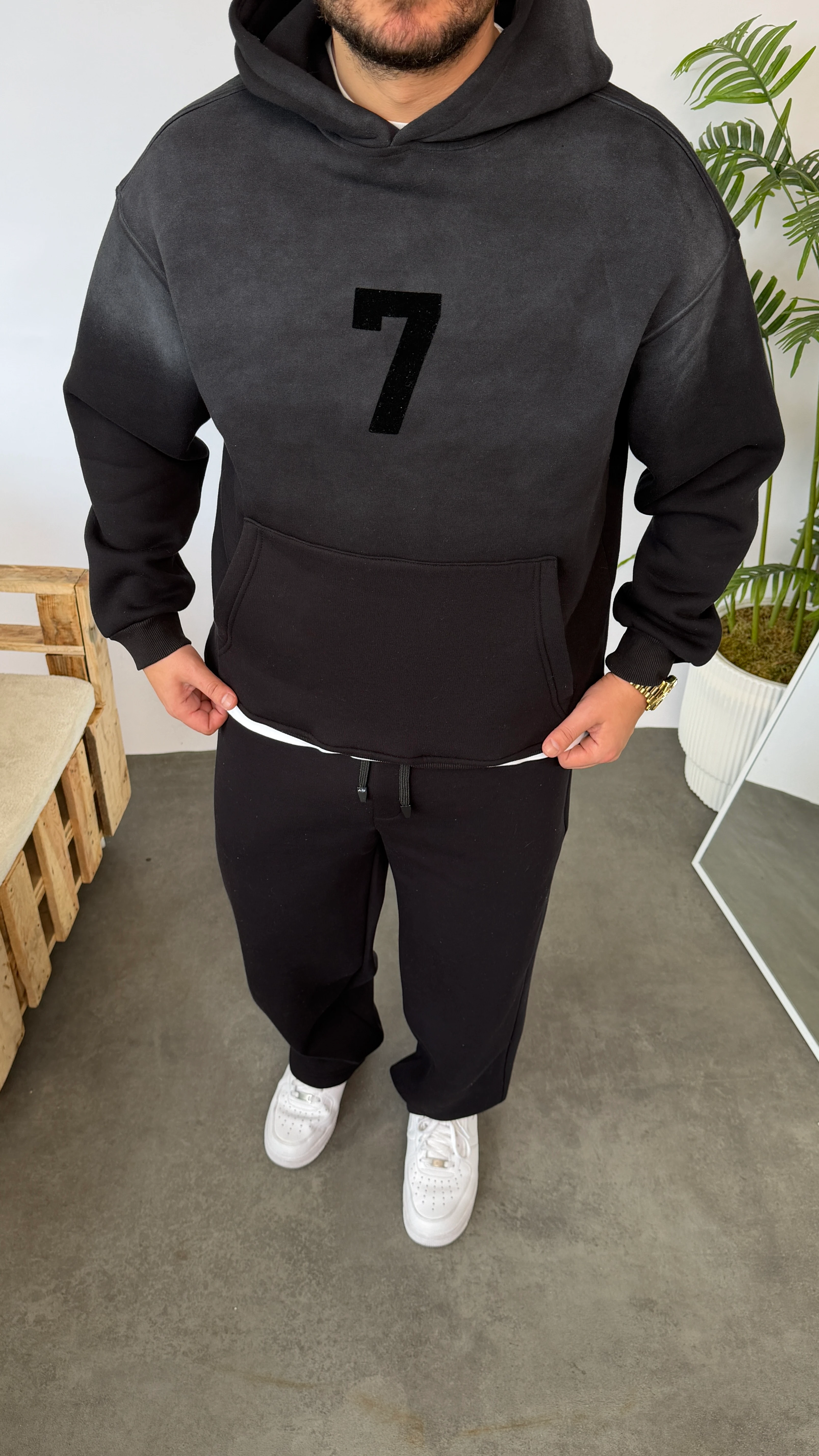 Siyah Spreyli Oversize 7 Süet Baskılı Sweatshirt