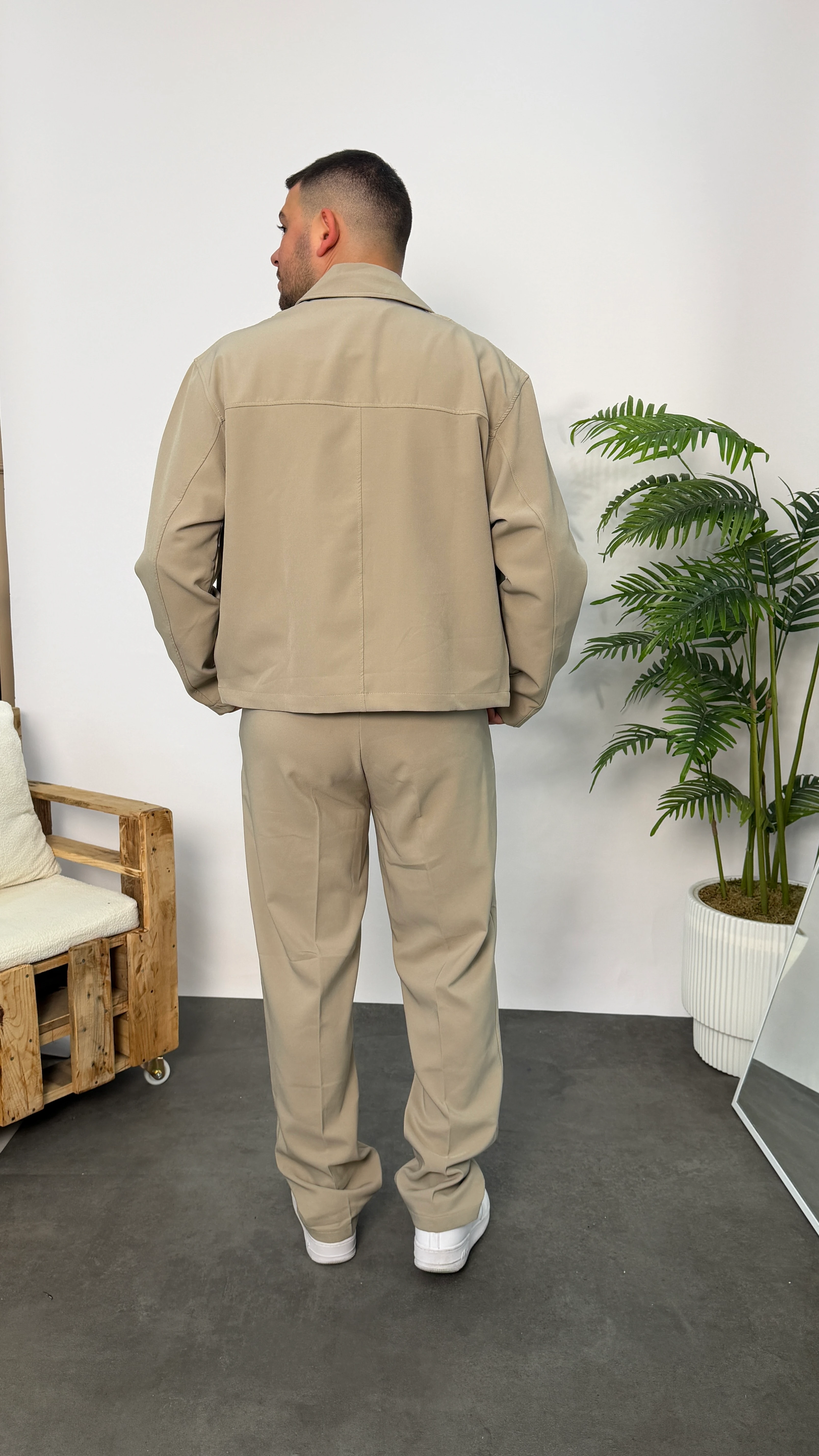 Krem Buruşmaz Kumaş Crop Ceketli Takım