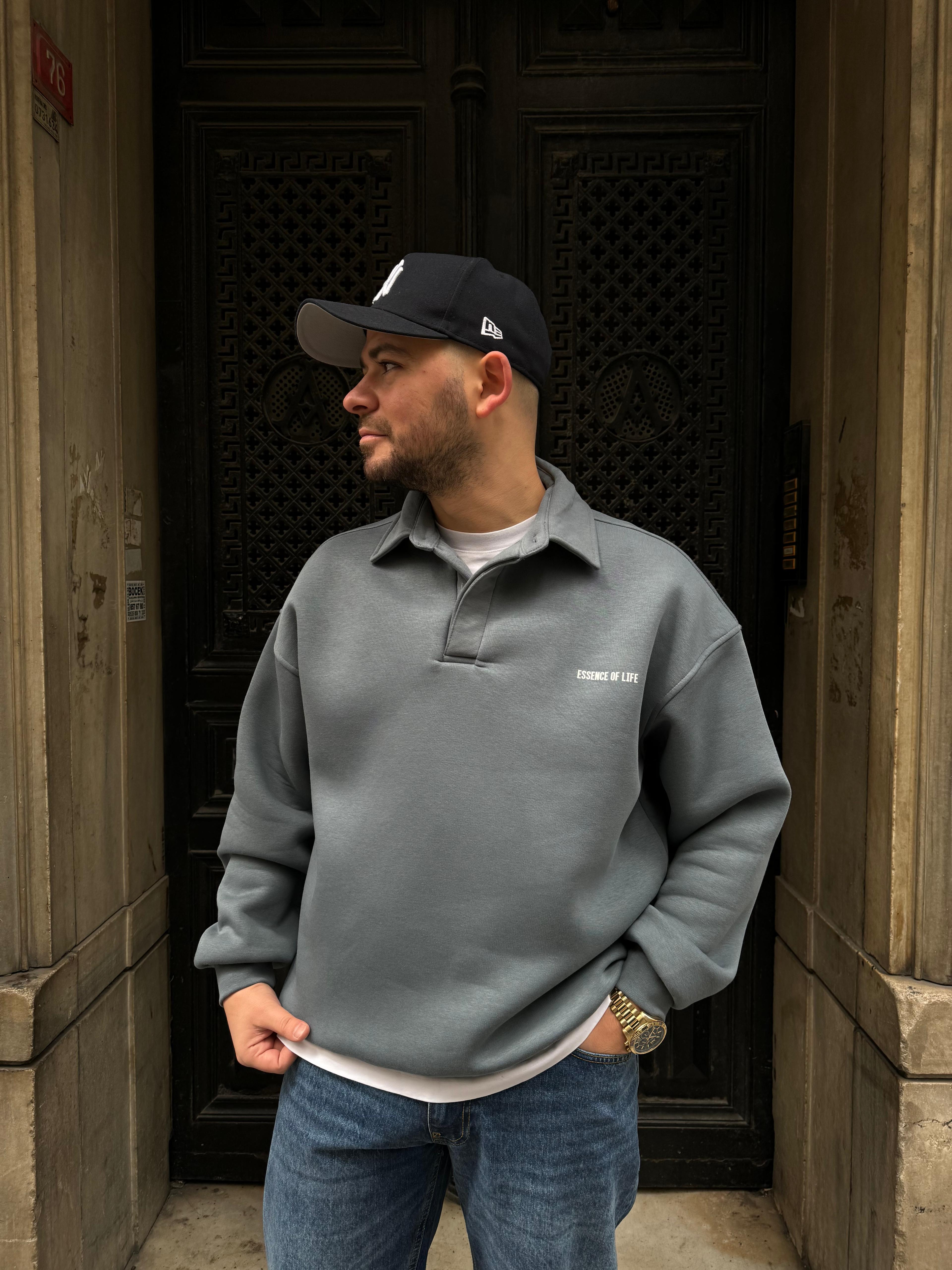 Duman Grisi Oversize Polo Yakan Minimal Baskılı Sweatshirt