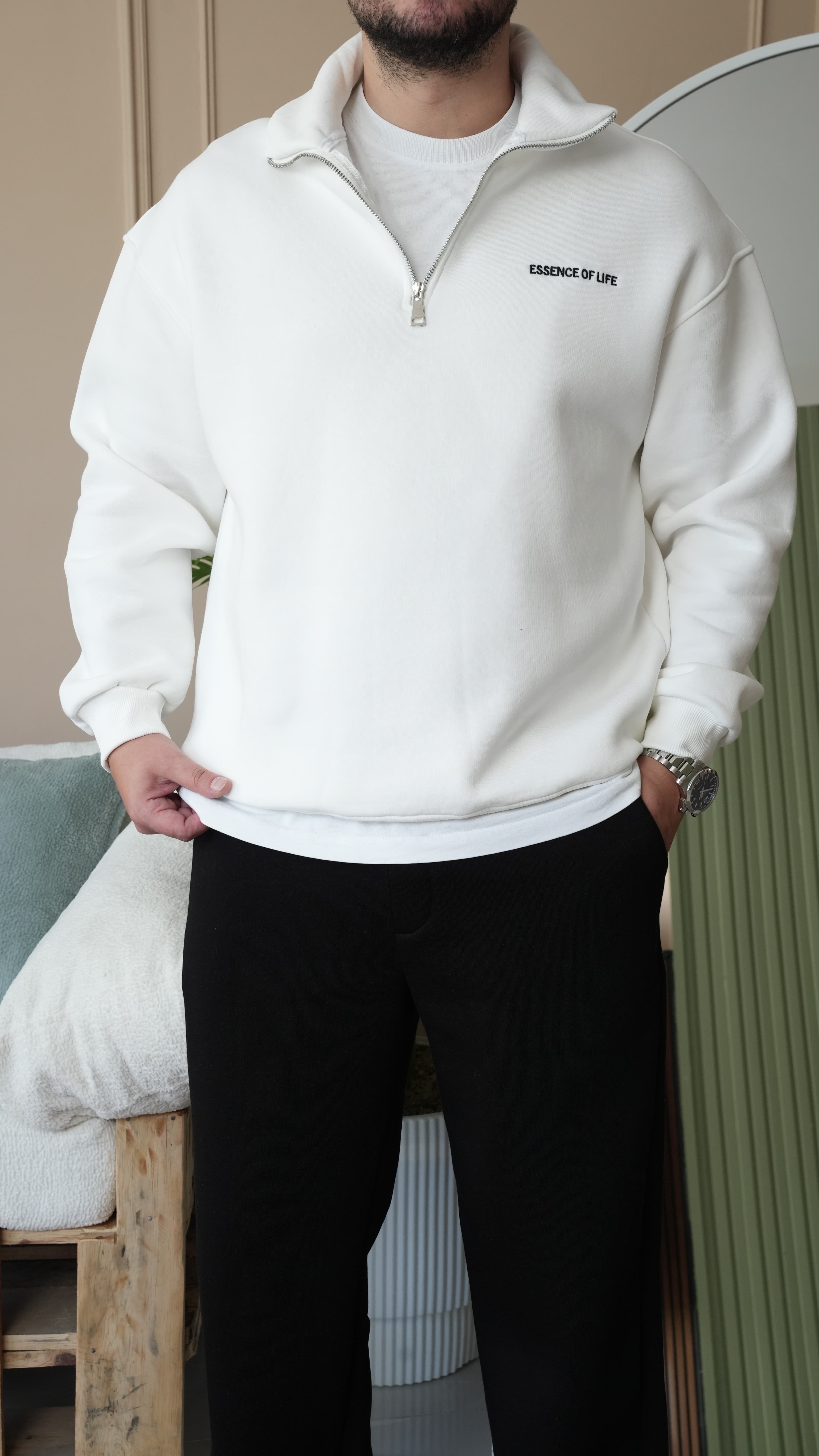 Essence Nakışı Yarım Fermuarlı Oversize Beyaz Sweatshirt