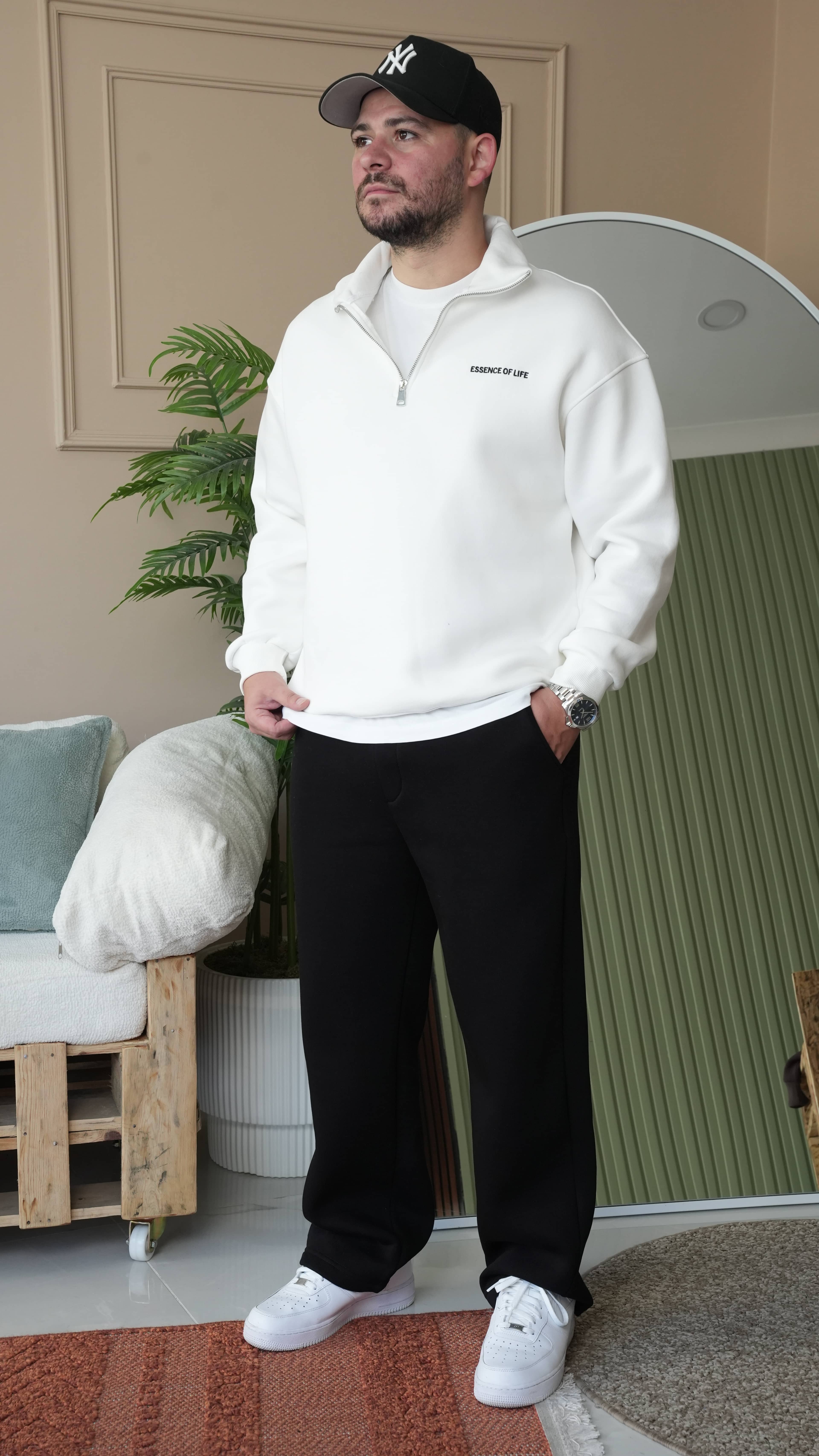 Essence Nakışı Yarım Fermuarlı Oversize Beyaz Sweatshirt