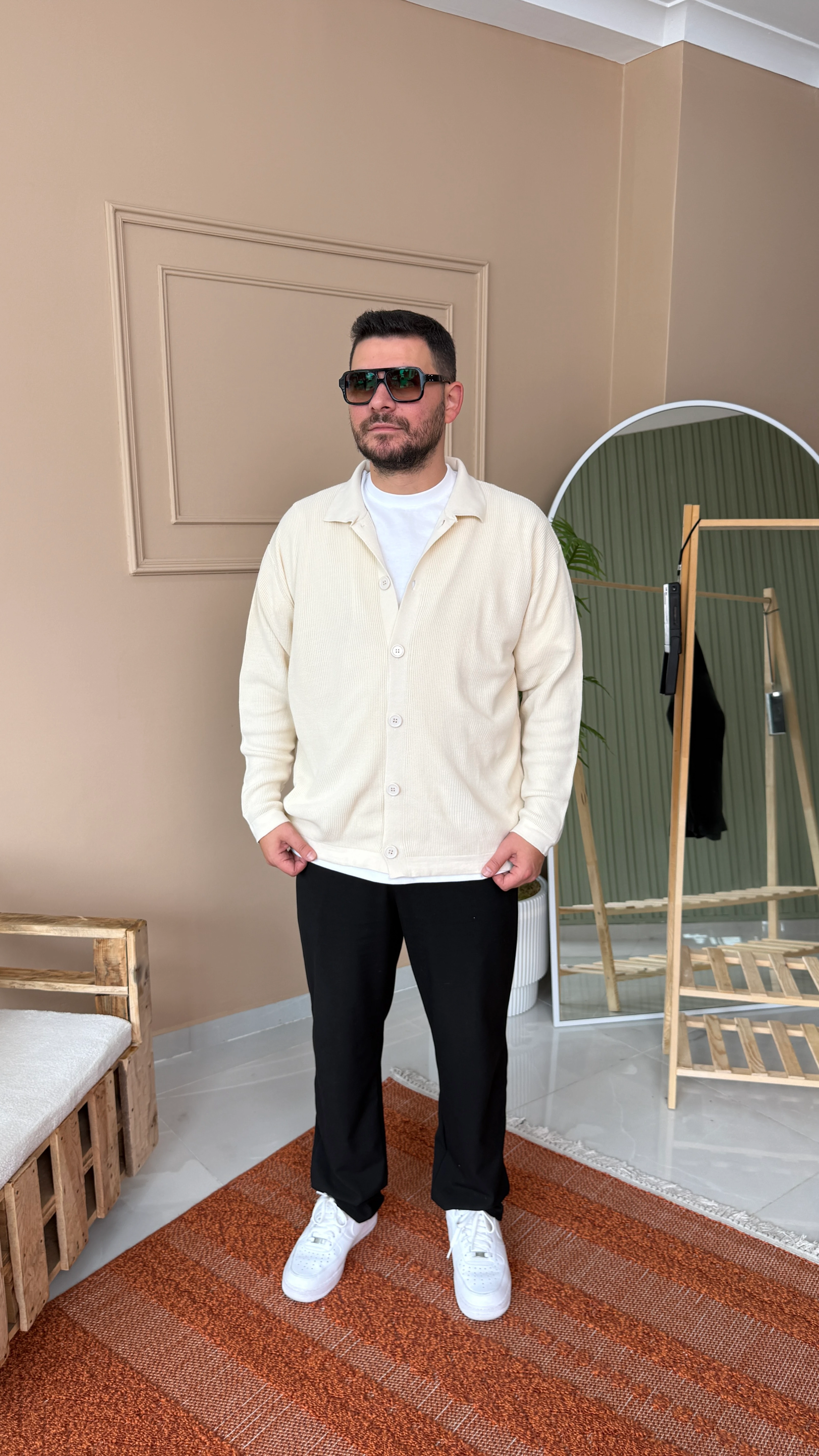 Krem Regular Kalıp Düğmeli Triko Hırka