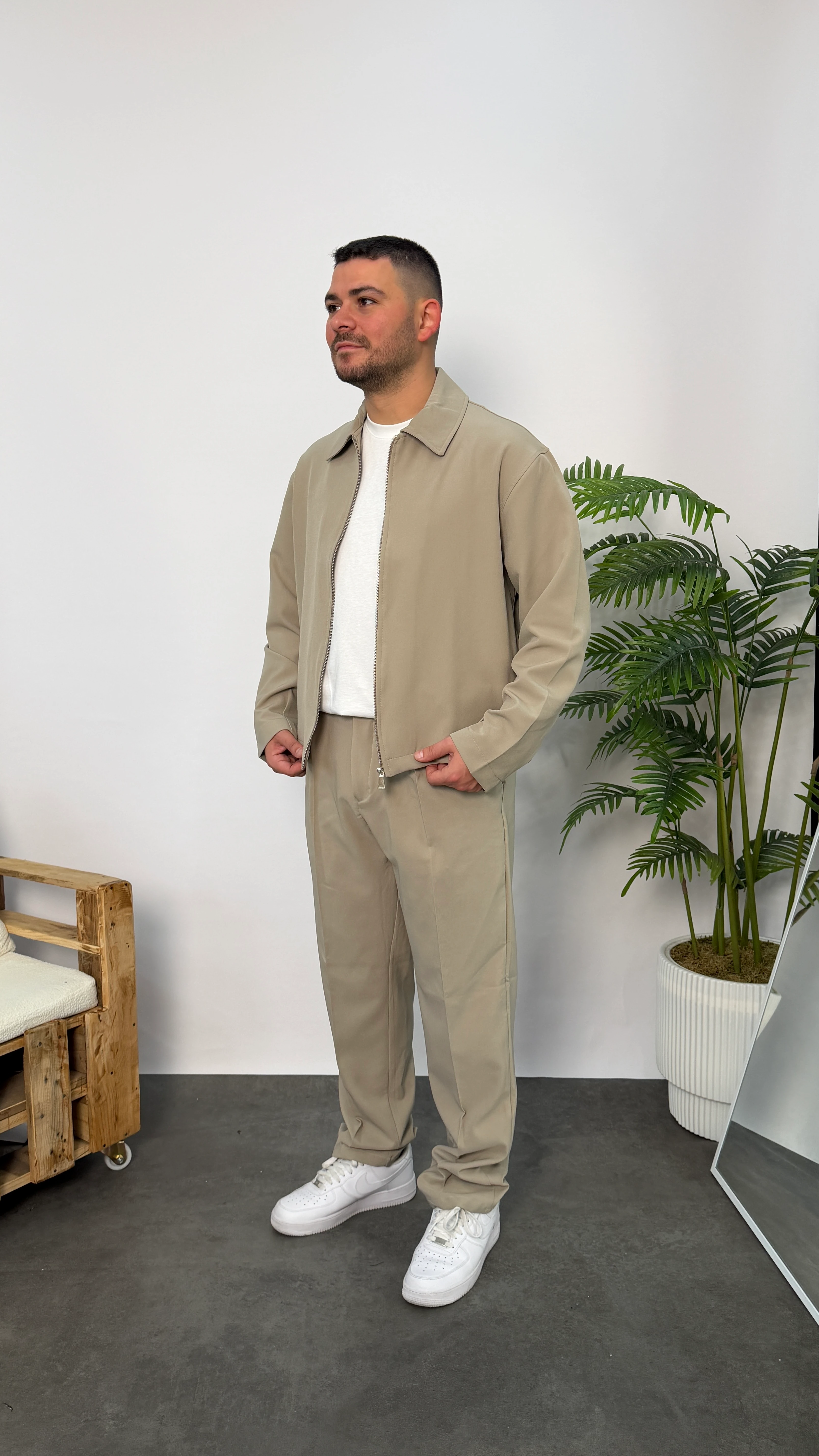 Krem Buruşmaz Kumaş Crop Ceketli Takım