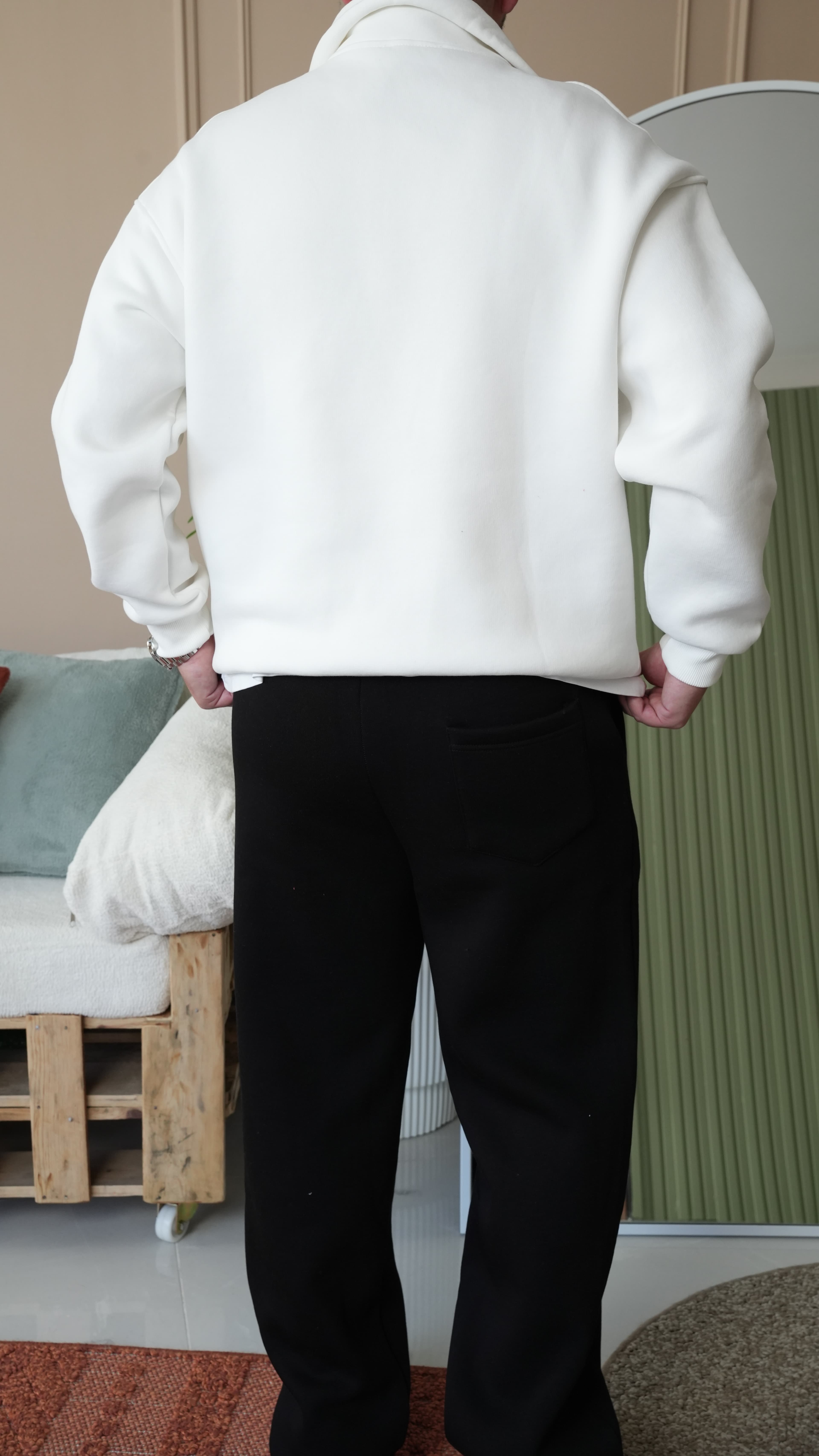 Essence Nakışı Yarım Fermuarlı Oversize Beyaz Sweatshirt